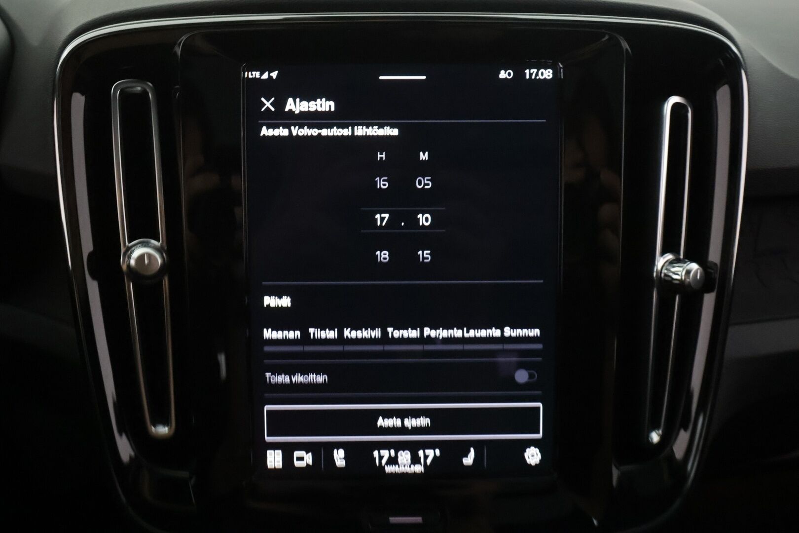 Volvo XC40 2023 Recharge Single Motor Ultimate - | ACC | ILP | Koukku | Harman/kardon | Panorama | 360° | Muistipenkki | Sporttipenkit sähköllä | BLIS | Pilot Assist | 2x renkaat aluin | Merkkihuollot |  