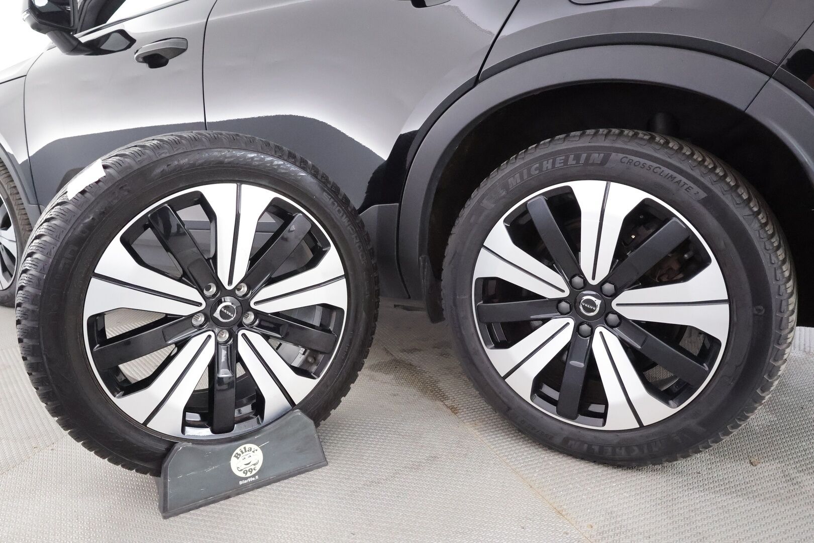 Volvo XC40 2023 Recharge Single Motor Ultimate - | ACC | ILP | Koukku | Harman/kardon | Panorama | 360° | Muistipenkki | Sporttipenkit sähköllä | BLIS | Pilot Assist | 2x renkaat aluin | Merkkihuollot |  