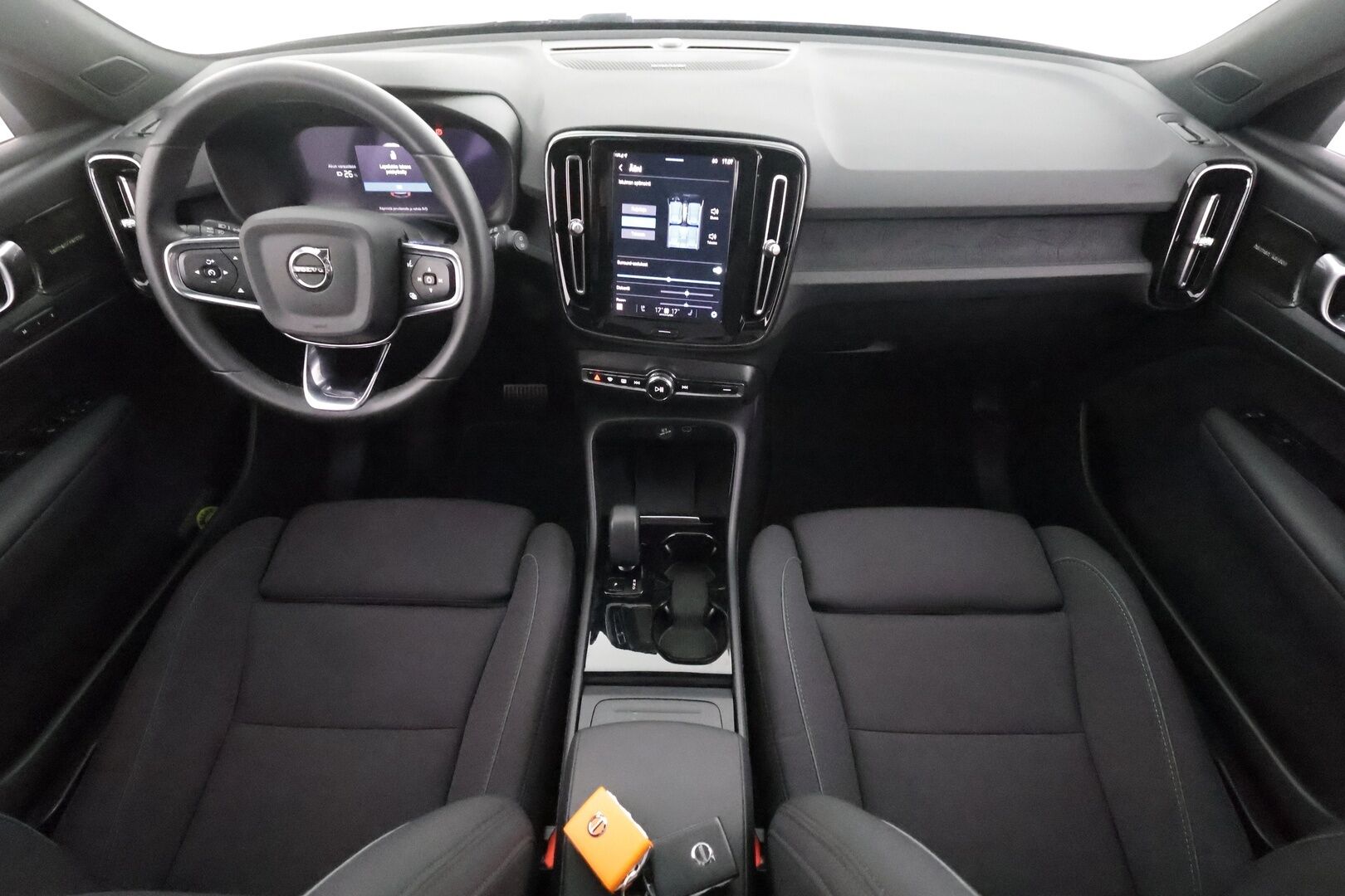 Volvo XC40 2023 Recharge Single Motor Ultimate - | ACC | ILP | Koukku | Harman/kardon | Panorama | 360° | Muistipenkki | Sporttipenkit sähköllä | BLIS | Pilot Assist | 2x renkaat aluin | Merkkihuollot |  