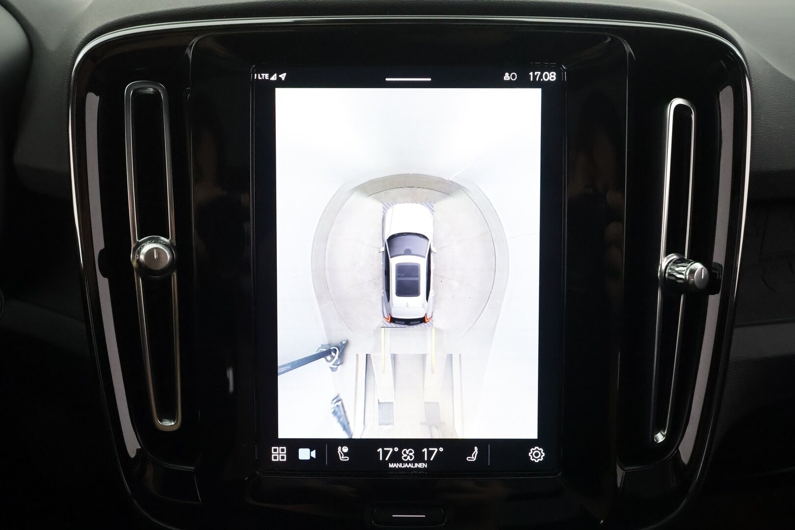 Volvo XC40 2023 Recharge Single Motor Ultimate - | ACC | ILP | Koukku | Harman/kardon | Panorama | 360° | Muistipenkki | Sporttipenkit sähköllä | BLIS | Pilot Assist | 2x renkaat aluin | Merkkihuollot |  