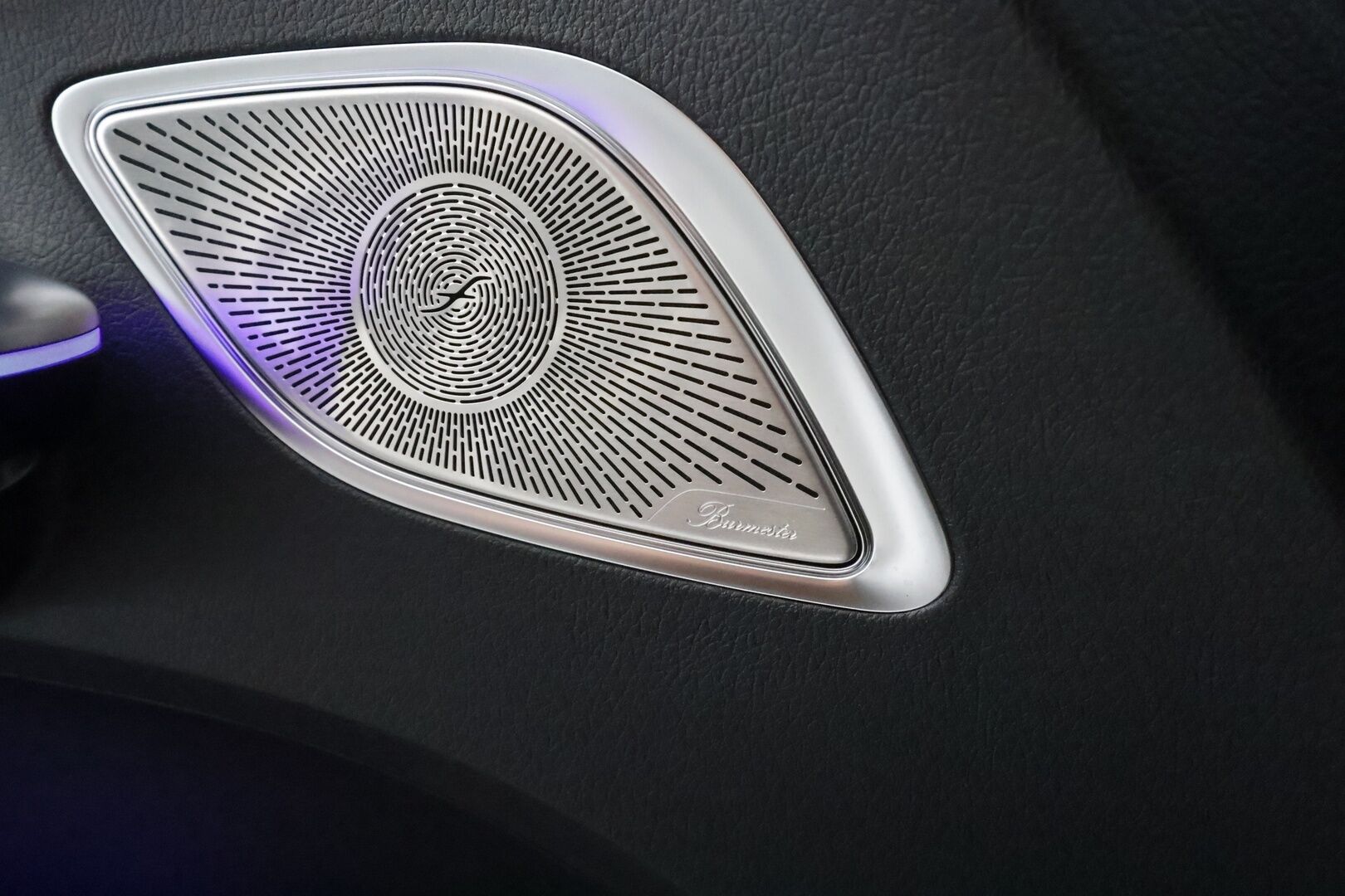 MERCEDES-BENZ EQE 2025 43 AMG - | ILP | Burmester | Nelipyöräohjaus | Panorama | Distronic | Hierovat&Ilmastoidut Comfort-penkit Muistilla | 360 | Hypescreen | Digital-LED | HUD | Airmatic DC | Keyless | 2x Latauskaapelit | 