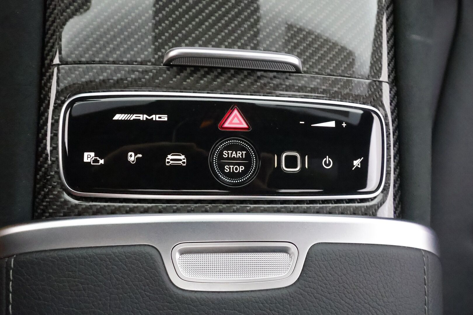 MERCEDES-BENZ EQE 2025 43 AMG - | ILP | Burmester | Nelipyöräohjaus | Panorama | Distronic | Hierovat&Ilmastoidut Comfort-penkit Muistilla | 360 | Hypescreen | Digital-LED | HUD | Airmatic DC | Keyless | 2x Latauskaapelit | 