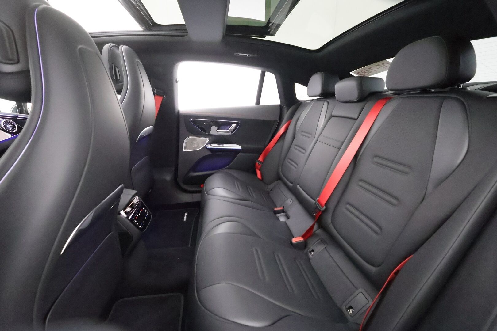 MERCEDES-BENZ EQE 2025 43 AMG - | ILP | Burmester | Nelipyöräohjaus | Panorama | Distronic | Hierovat&Ilmastoidut Comfort-penkit Muistilla | 360 | Hypescreen | Digital-LED | HUD | Airmatic DC | Keyless | 2x Latauskaapelit | 