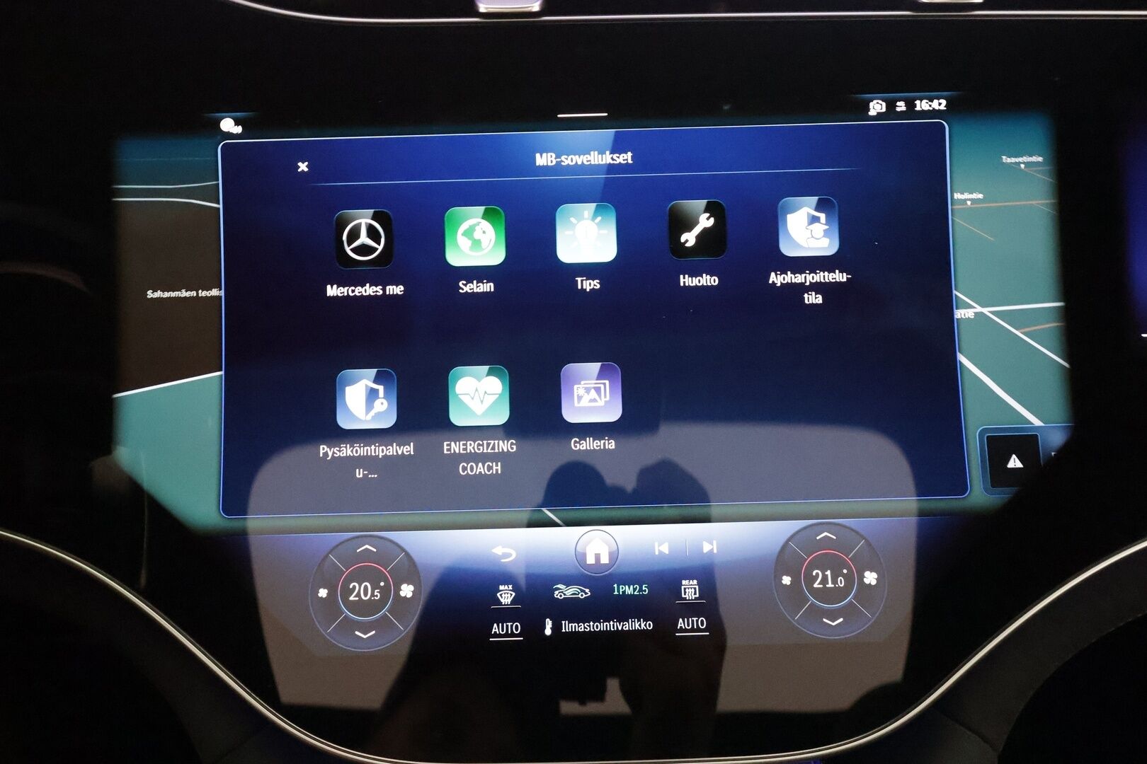 MERCEDES-BENZ EQE 2025 43 AMG - | ILP | Burmester | Nelipyöräohjaus | Panorama | Distronic | Hierovat&Ilmastoidut Comfort-penkit Muistilla | 360 | Hypescreen | Digital-LED | HUD | Airmatic DC | Keyless | 2x Latauskaapelit | 