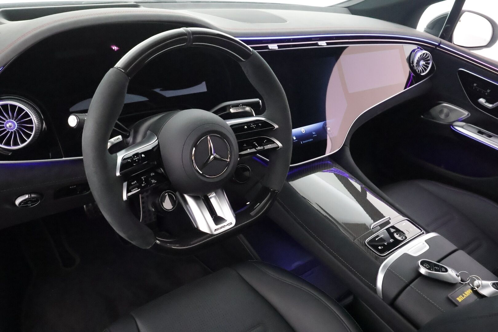 MERCEDES-BENZ EQE 2025 43 AMG - | ILP | Burmester | Nelipyöräohjaus | Panorama | Distronic | Hierovat&Ilmastoidut Comfort-penkit Muistilla | 360 | Hypescreen | Digital-LED | HUD | Airmatic DC | Keyless | 2x Latauskaapelit | 