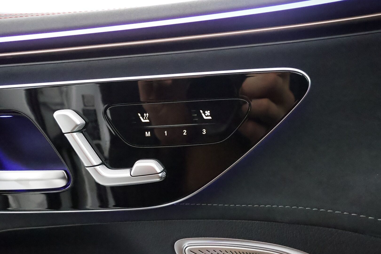 MERCEDES-BENZ EQE 2025 43 AMG - | ILP | Burmester | Nelipyöräohjaus | Panorama | Distronic | Hierovat&Ilmastoidut Comfort-penkit Muistilla | 360 | Hypescreen | Digital-LED | HUD | Airmatic DC | Keyless | 2x Latauskaapelit | 