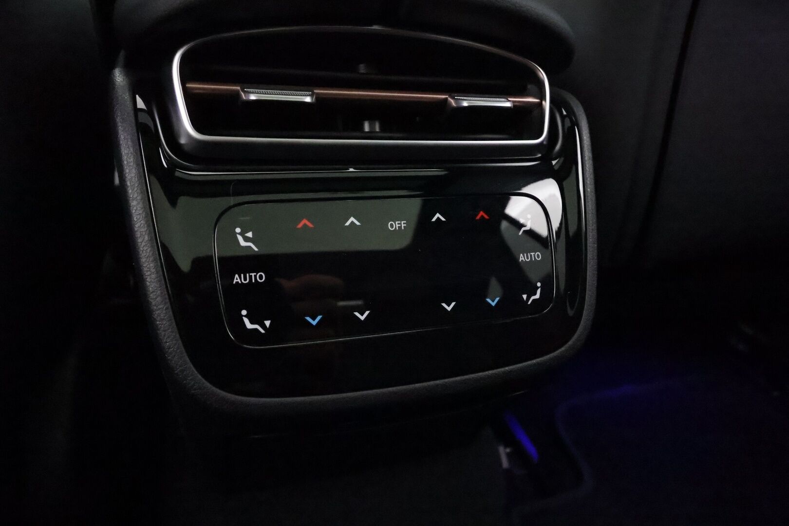 MERCEDES-BENZ EQE 2025 43 AMG - | ILP | Burmester | Nelipyöräohjaus | Panorama | Distronic | Hierovat&Ilmastoidut Comfort-penkit Muistilla | 360 | Hypescreen | Digital-LED | HUD | Airmatic DC | Keyless | 2x Latauskaapelit | 