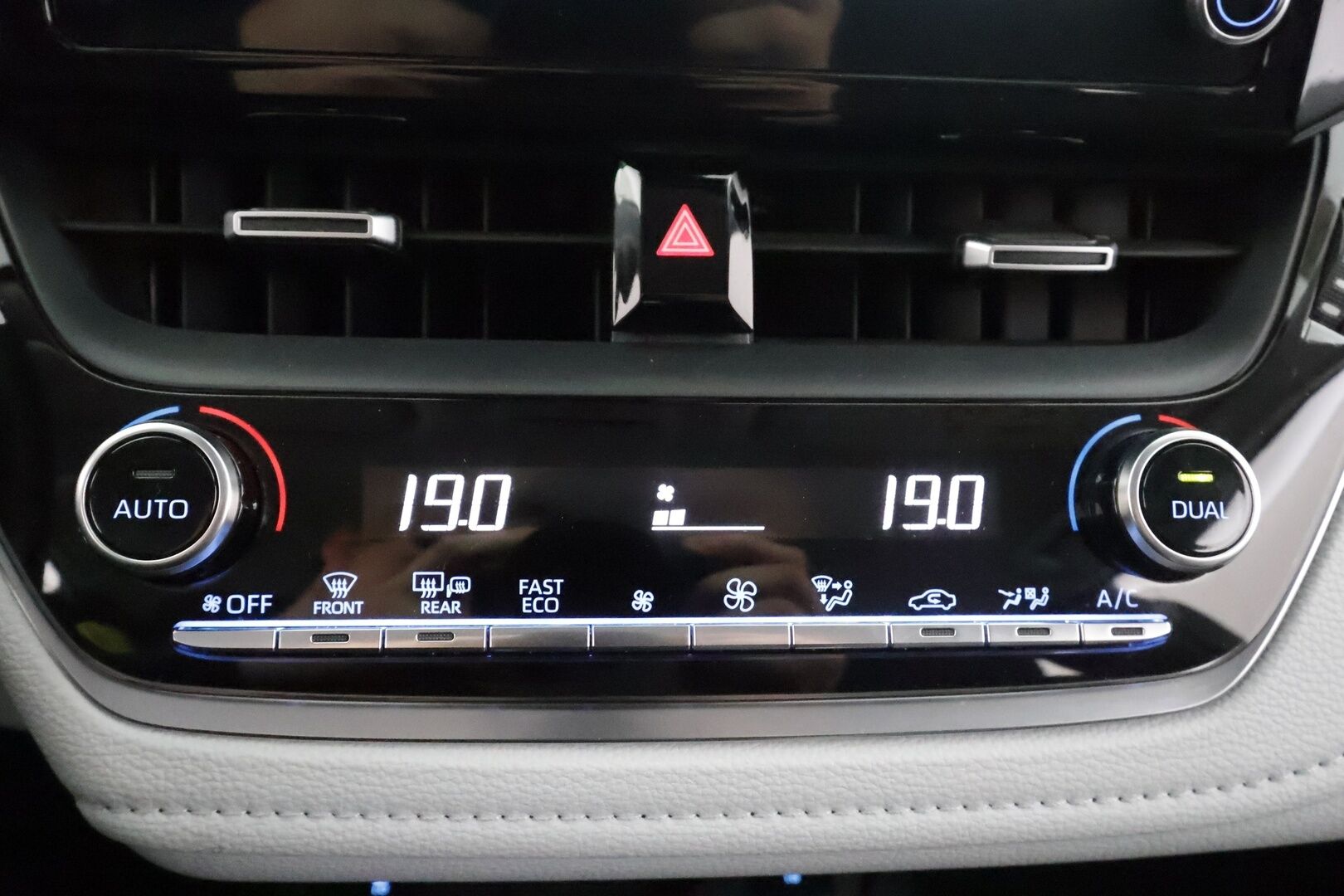 TOYOTA COROLLA 2019 Touring Sports 2,0 Hybrid Style - | ACC | P.Kamera | Koukku | LED | Navi | Kaistavahti | Lämmitettävä ohjauspyörä | Kahdet renkaat | Merkkihuollot |