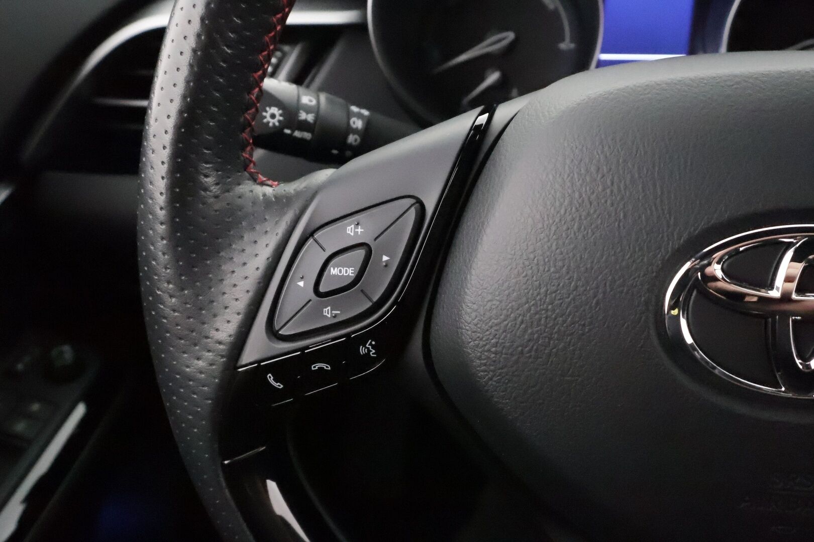 Toyota C-HR 2022 2,0 Hybrid GR Sport - | ACC | Koukku | JBL | Sähköpenkki | Nahka-alcantara | AFS-LED | P.kamera ja tutkat | LKA | BSM | Keyless | Navi | Apple & Android | Merkkihuollot | 