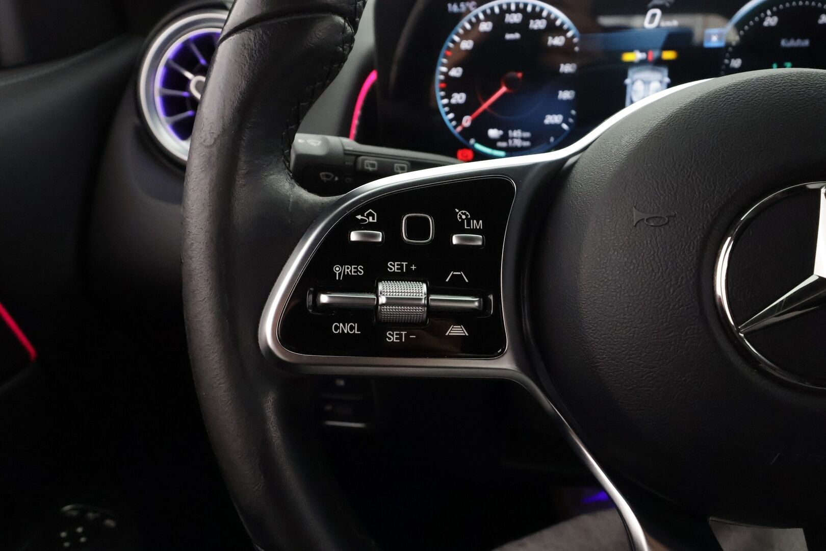 MERCEDES-BENZ EQB 2023 300 4Matic  - | Distronic | ILP | Widescreen | Ambient Light | Lane Assist | BSM | Navi | P.kamera ja tutkat | 2x renkaat aluin | Merkkihuollot | ALV | 