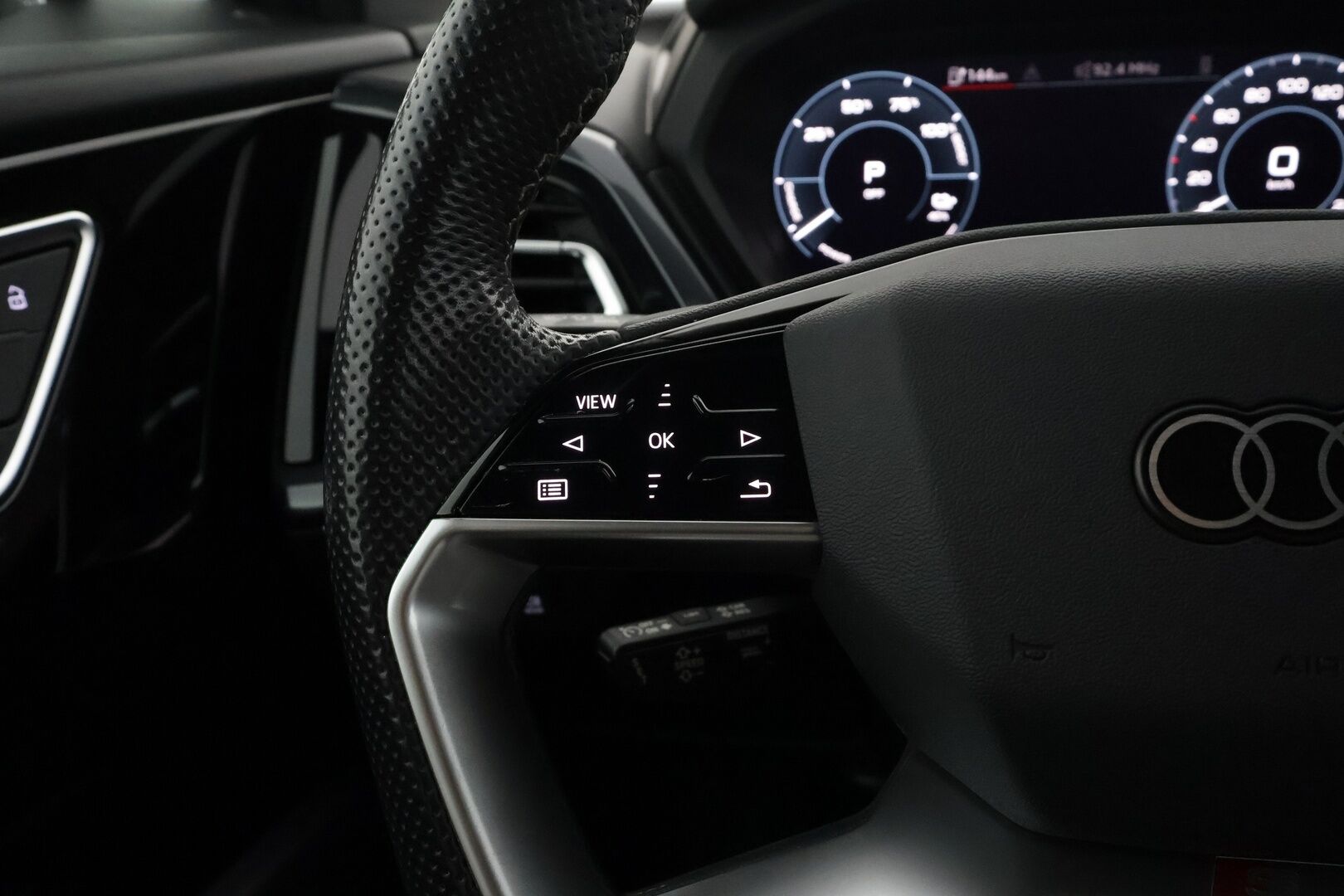 AUDI Q4 E-TRON 2023 50 E-Tron Quattro S-Line - | ACC | ILP | 2x S-Line | 360° | Sporttinahat | Kaistavahti | Katveavustin | Digimittaristo | Sähk. takaluukku | Apple & Android | 2x renkaat aluin | ALV |