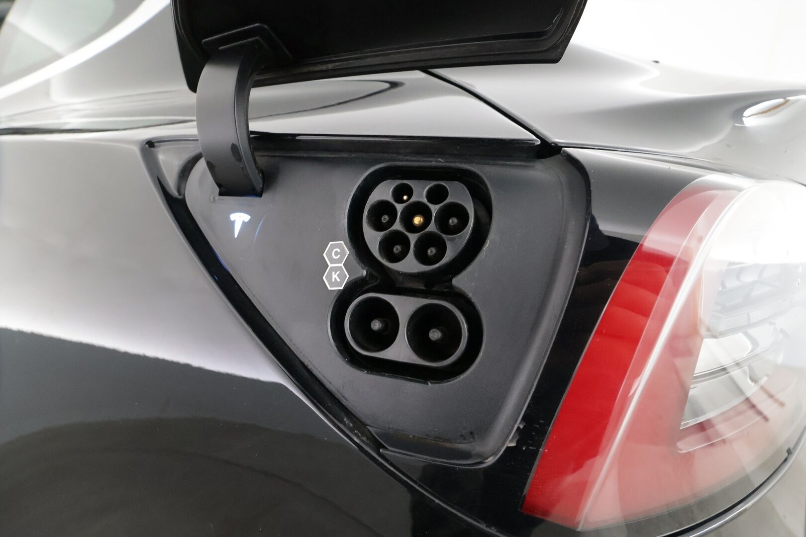 Tesla Model 3 2020 Standard Range Plus - | Lasikatto | ACC | LED | P.Kamera | Muistipenkki | Premium Speakers | Kaistavahti | Navi | Keyless | Kahdet renkaat |