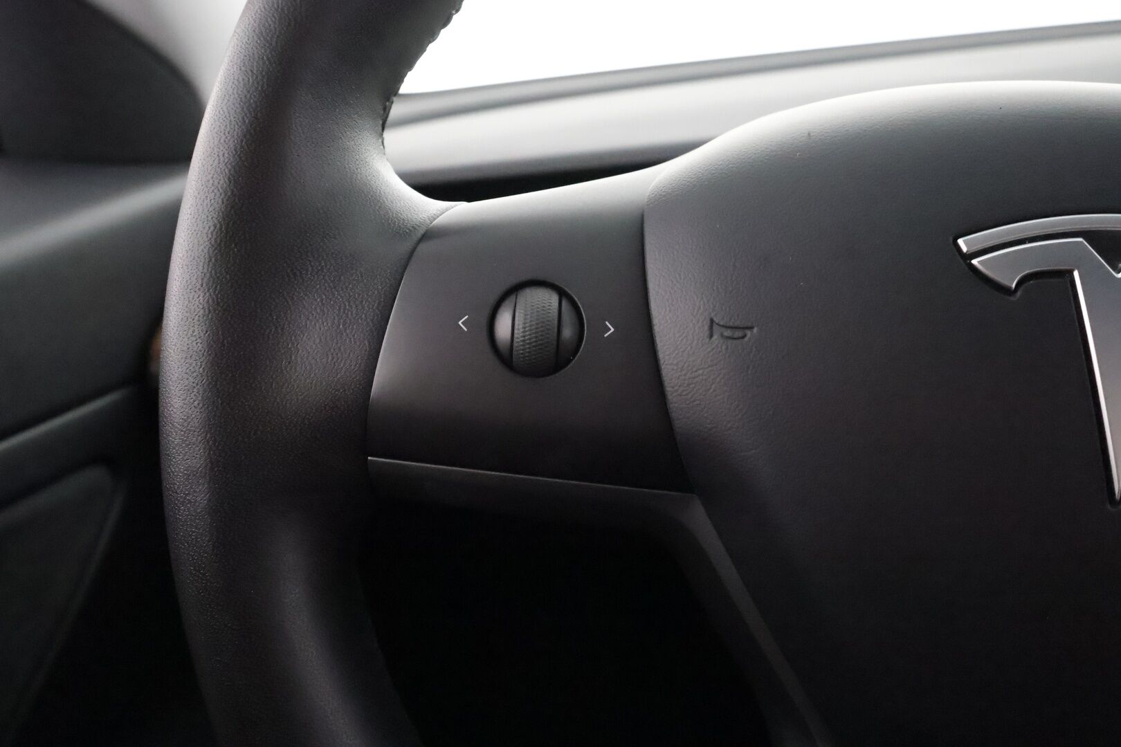 Tesla Model 3 2020 Standard Range Plus - | Lasikatto | ACC | LED | P.Kamera | Muistipenkki | Premium Speakers | Kaistavahti | Navi | Keyless | Kahdet renkaat |