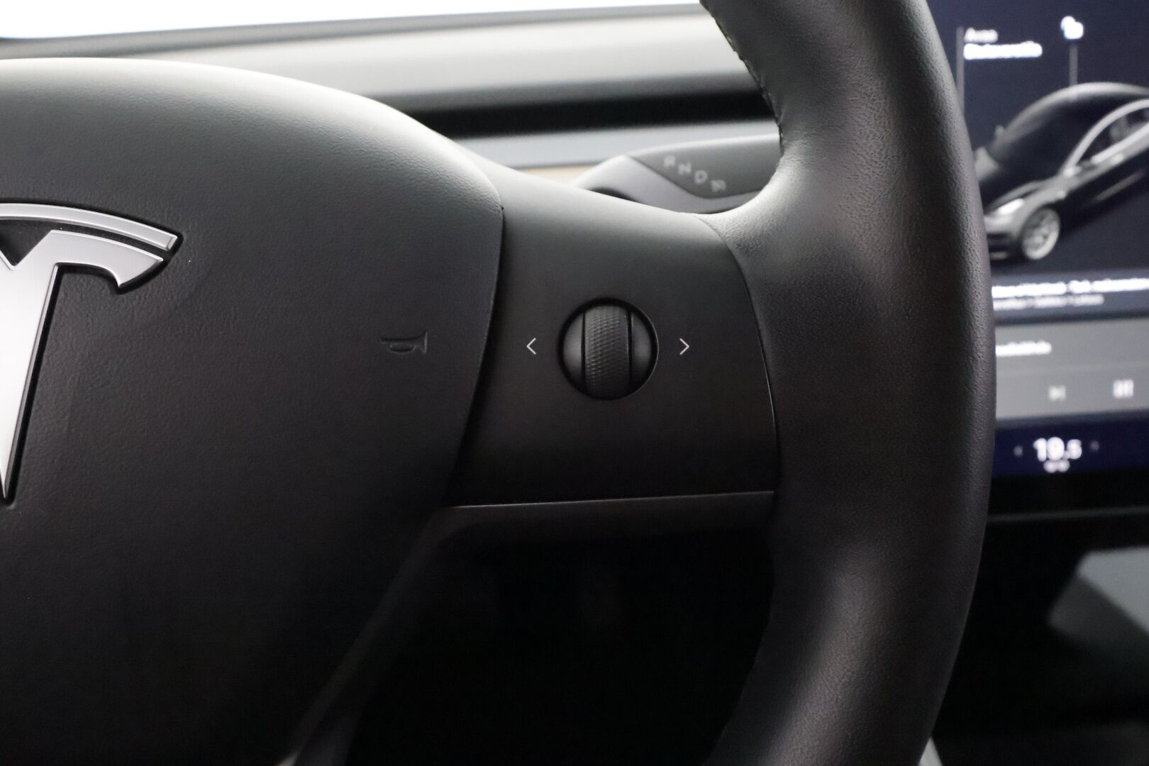 Tesla Model 3 2020 Standard Range Plus - | Lasikatto | ACC | LED | P.Kamera | Muistipenkki | Premium Speakers | Kaistavahti | Navi | Keyless | Kahdet renkaat |