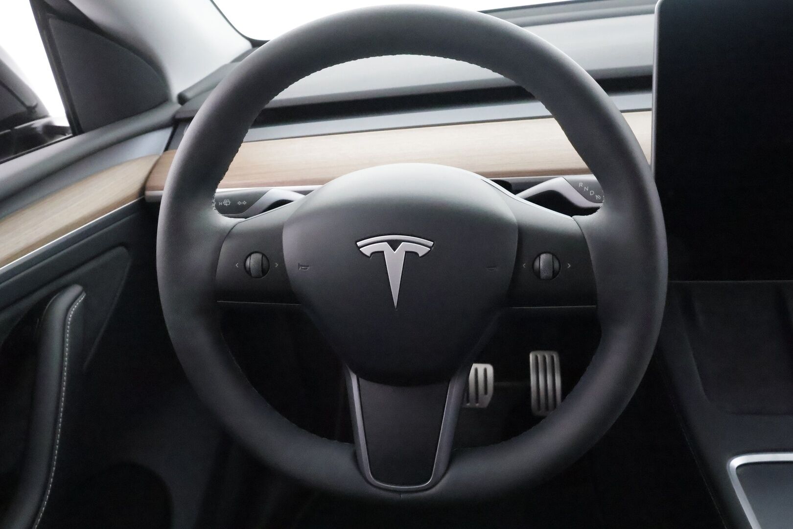 Tesla Model Y 2023 Performance - | Koukku | ILP | Lasikatto | ACC | Matrix-LED | P.Kamera | Muistipenkki | Premium Audio | Navi | Kaistavahti | Keyless | 2x Latauskaapelit |