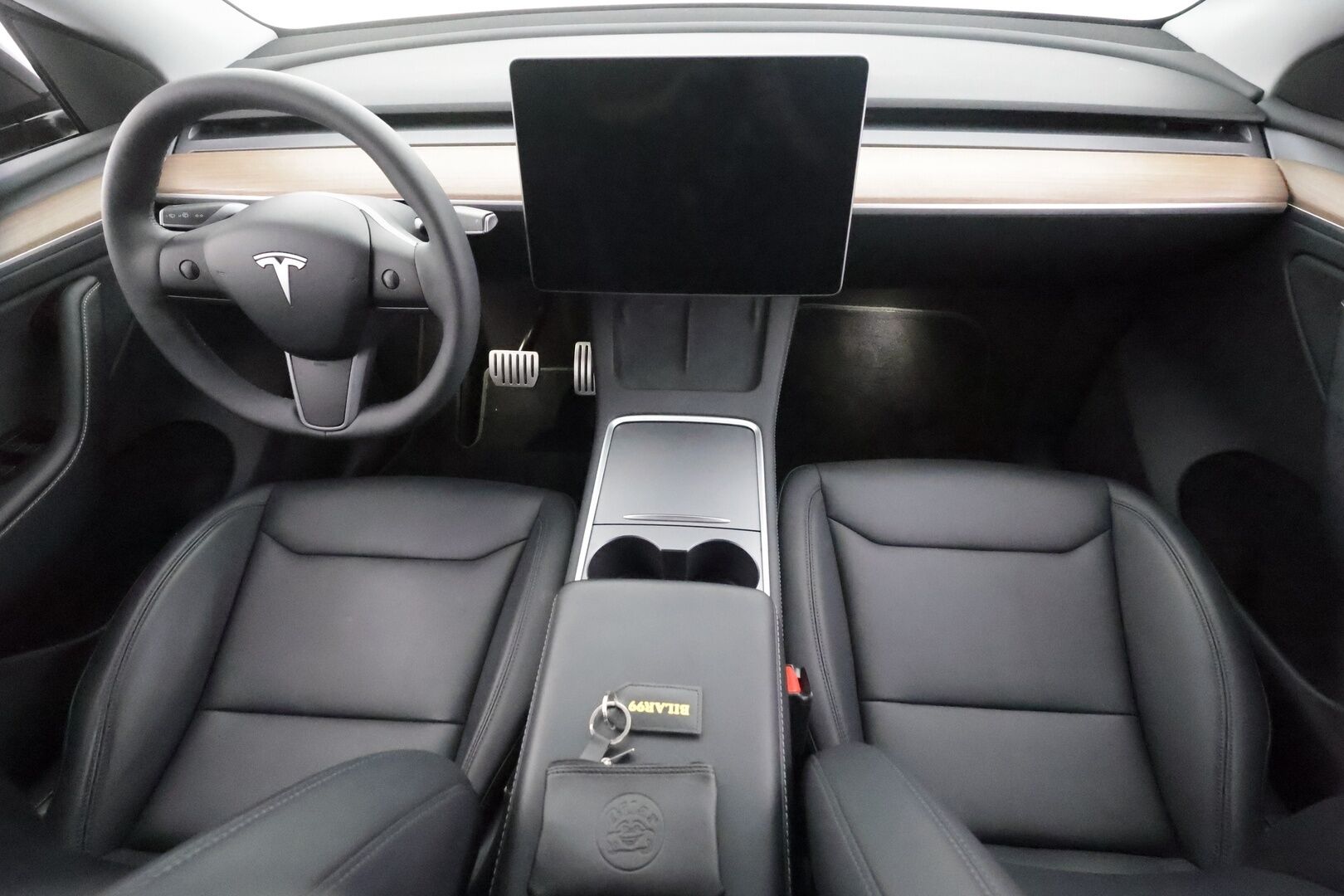 Tesla Model Y 2023 Performance - | Koukku | ILP | Lasikatto | ACC | Matrix-LED | P.Kamera | Muistipenkki | Premium Audio | Navi | Kaistavahti | Keyless | 2x Latauskaapelit |