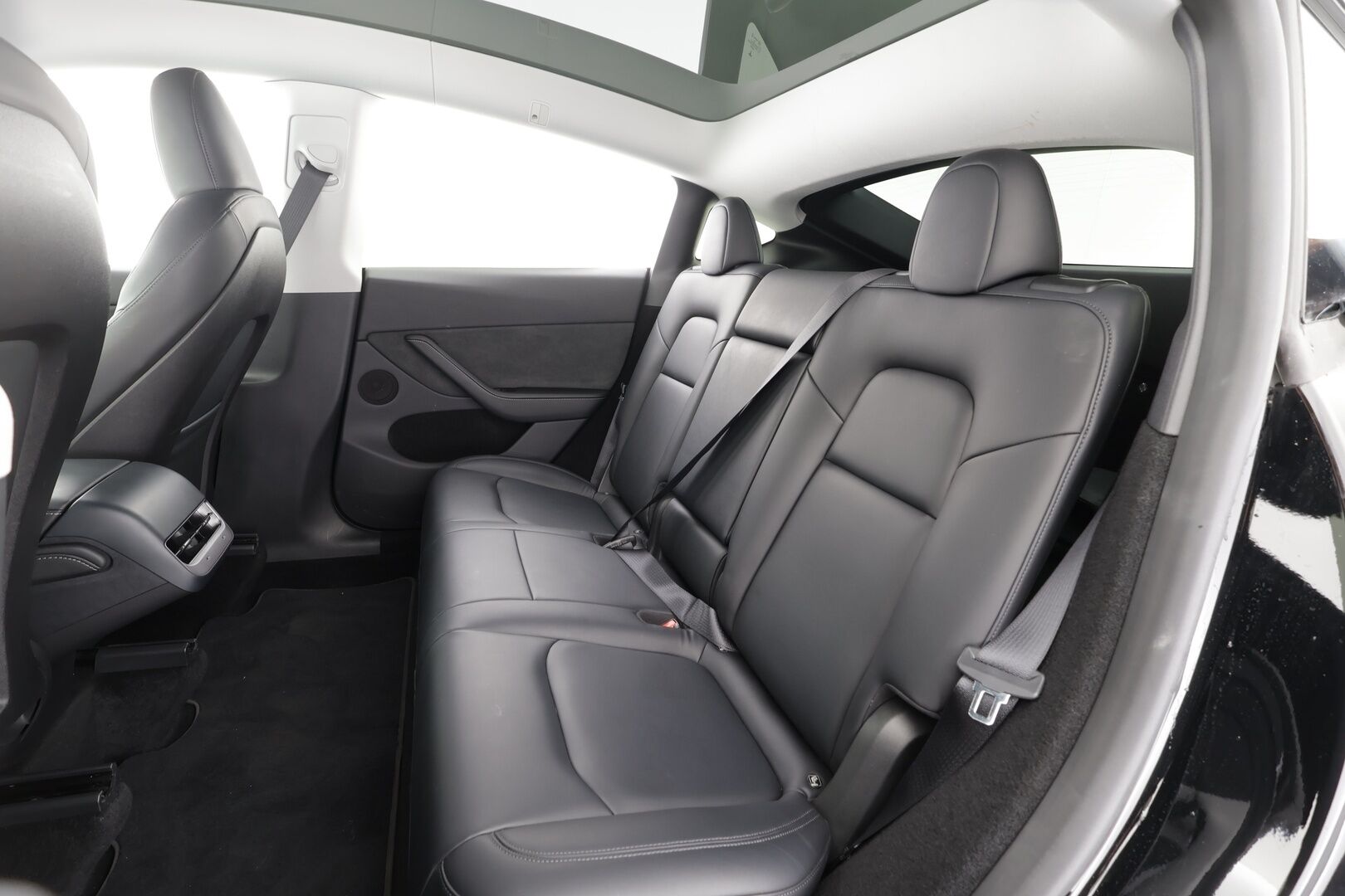 Tesla Model Y 2023 Performance - | Koukku | ILP | Lasikatto | ACC | Matrix-LED | P.Kamera | Muistipenkki | Premium Audio | Navi | Kaistavahti | Keyless | 2x Latauskaapelit |