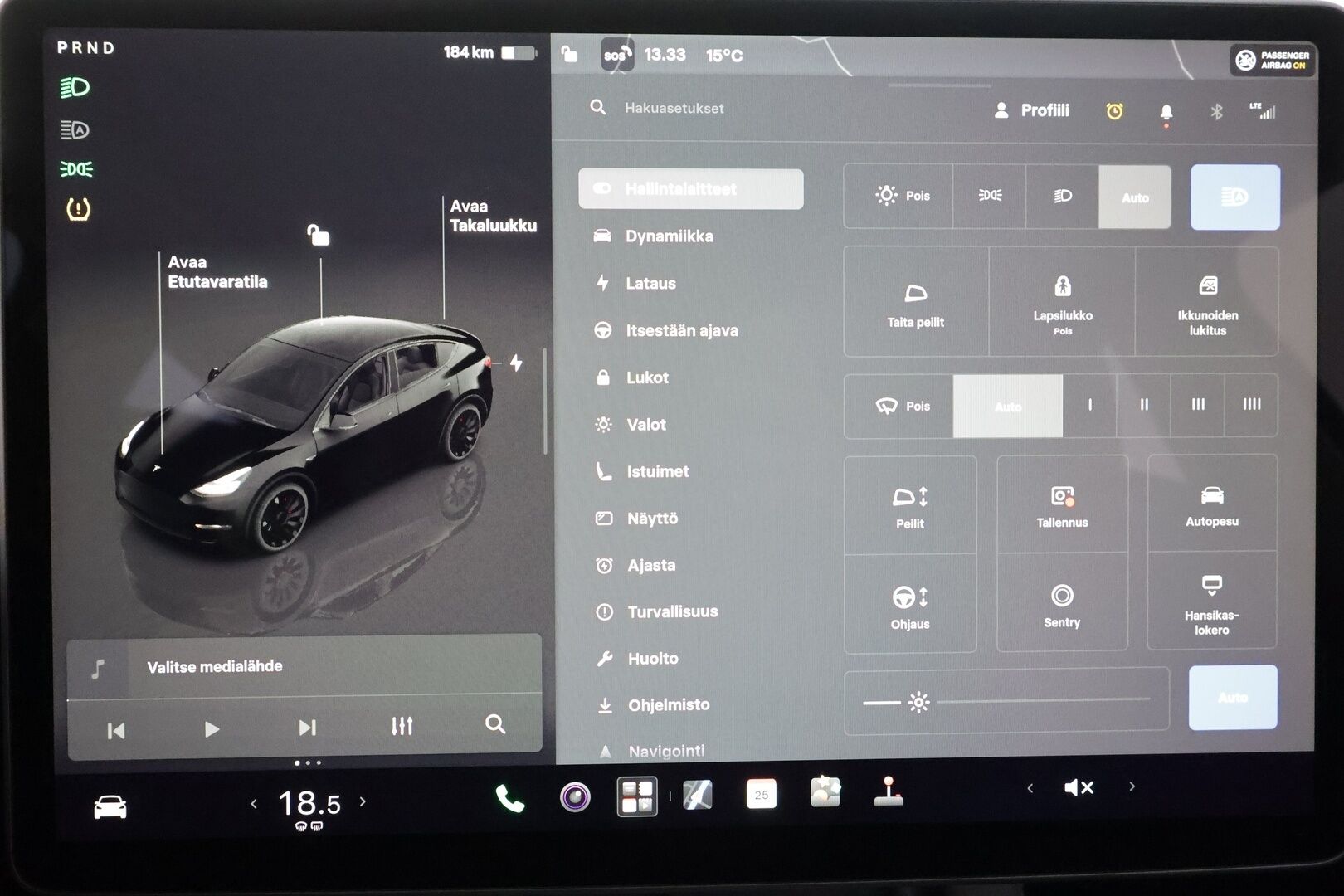 Tesla Model Y 2023 Performance - | Koukku | ILP | Lasikatto | ACC | Matrix-LED | P.Kamera | Muistipenkki | Premium Audio | Navi | Kaistavahti | Keyless | 2x Latauskaapelit |