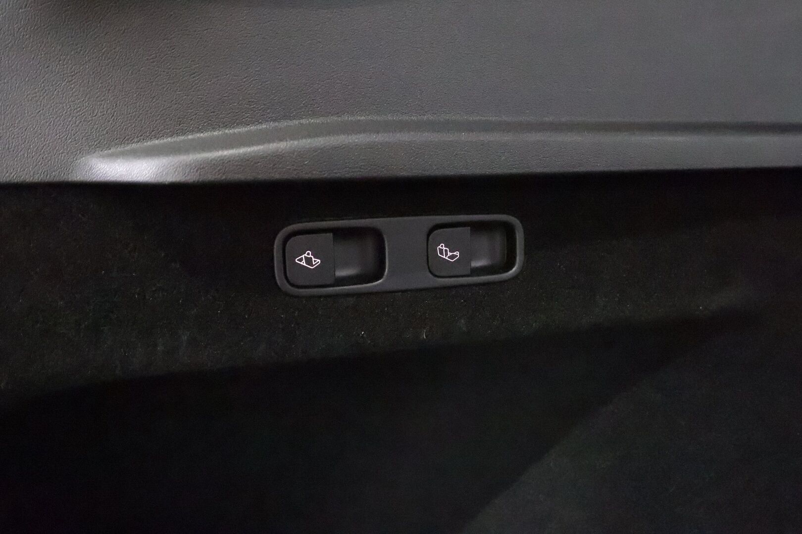 Tesla Model Y 2023 Performance - | Koukku | ILP | Lasikatto | ACC | Matrix-LED | P.Kamera | Muistipenkki | Premium Audio | Navi | Kaistavahti | Keyless | 2x Latauskaapelit |
