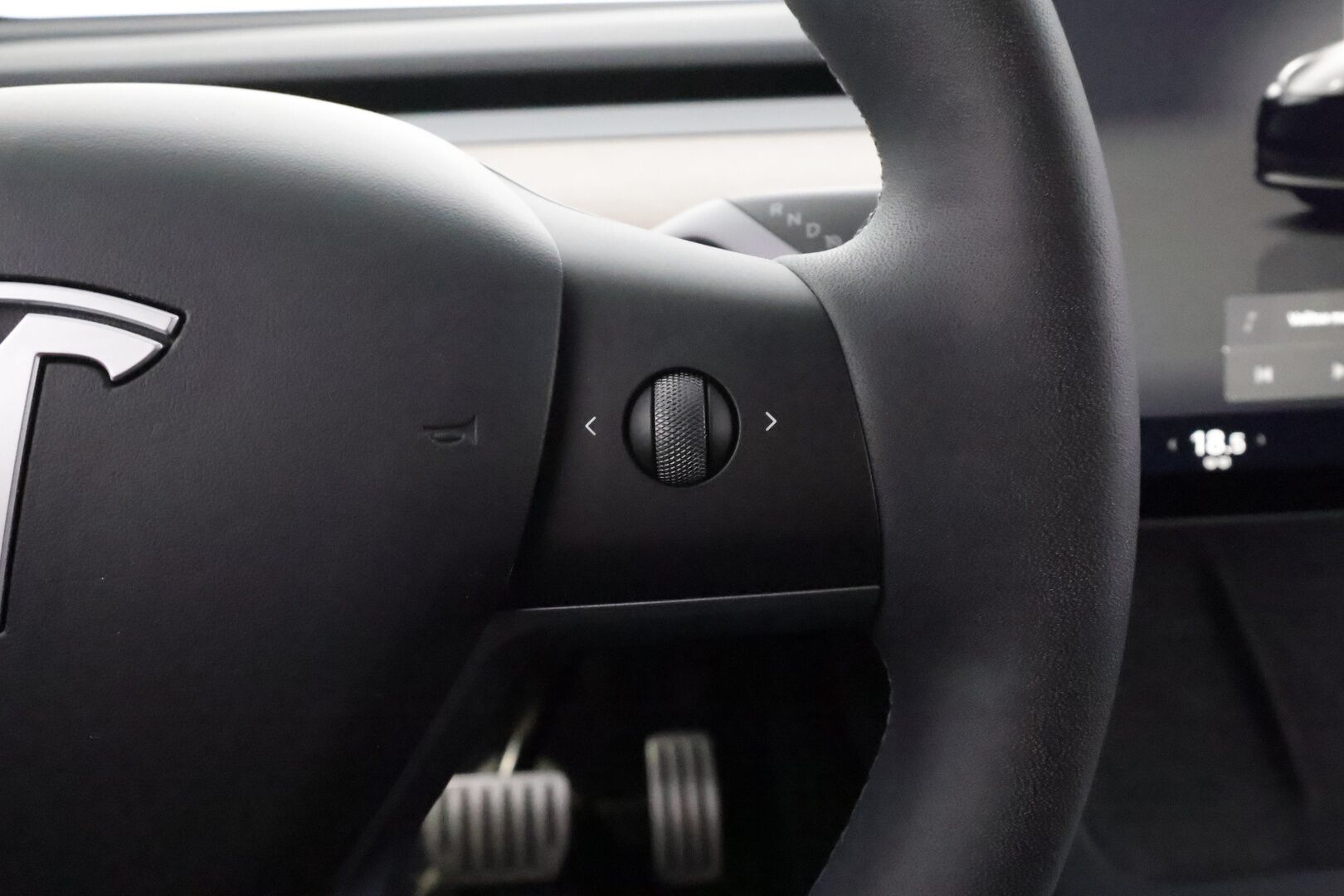 Tesla Model Y 2023 Performance - | Koukku | ILP | Lasikatto | ACC | Matrix-LED | P.Kamera | Muistipenkki | Premium Audio | Navi | Kaistavahti | Keyless | 2x Latauskaapelit |