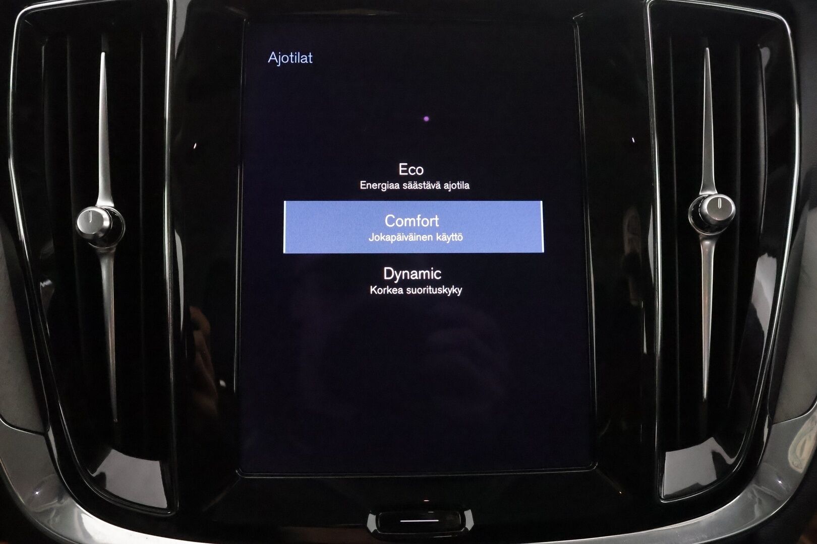 Volvo V60 2021 B3 MHEV Inscription aut - | ACC | Koukku | P.Kamera | Digimittaristo | Ratinlämmitys | LED | High Performance audio | Keyless | Apple&Android | Kahdet Renkaat |