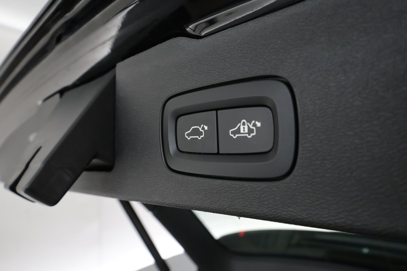 Volvo V60 2021 B3 MHEV Inscription aut - | ACC | Koukku | P.Kamera | Digimittaristo | Ratinlämmitys | LED | High Performance audio | Keyless | Apple&Android | Kahdet Renkaat |