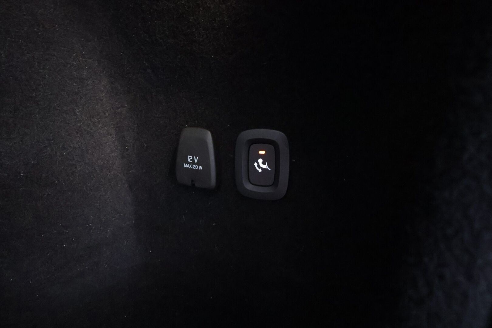 Volvo V60 2021 B3 MHEV Inscription aut - | ACC | Koukku | P.Kamera | Digimittaristo | Ratinlämmitys | LED | High Performance audio | Keyless | Apple&Android | Kahdet Renkaat |