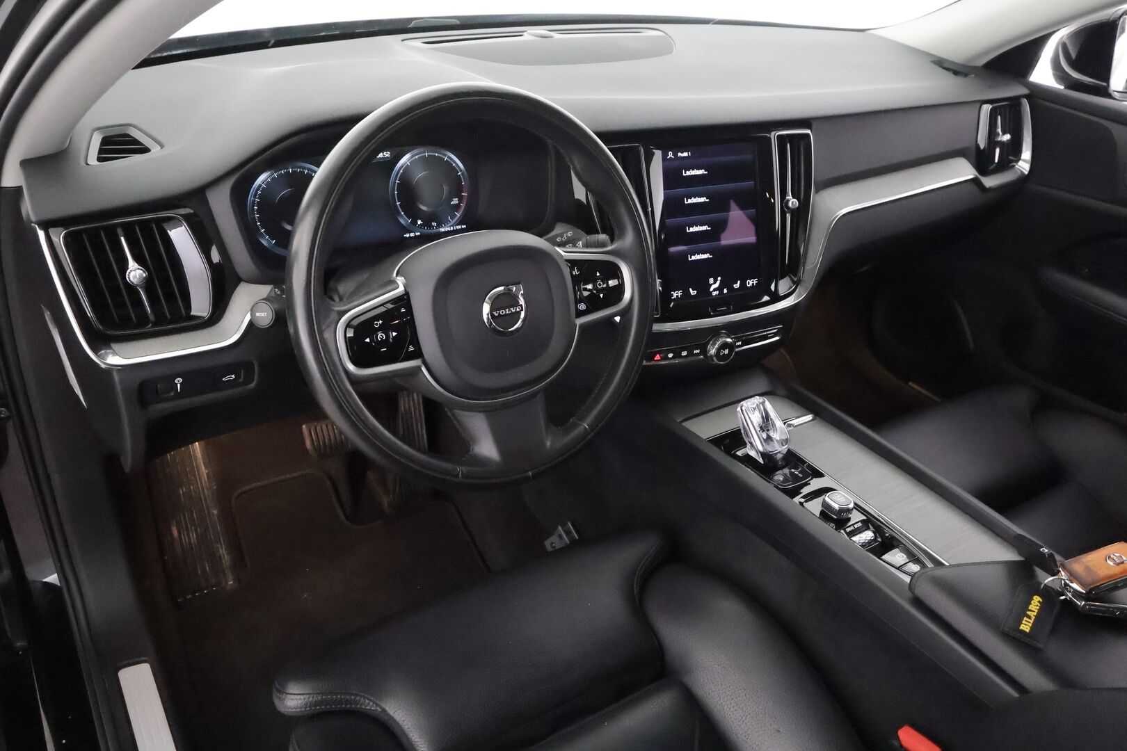 Volvo V60 2021 B3 MHEV Inscription aut - | ACC | Koukku | P.Kamera | Digimittaristo | Ratinlämmitys | LED | High Performance audio | Keyless | Apple&Android | Kahdet Renkaat |