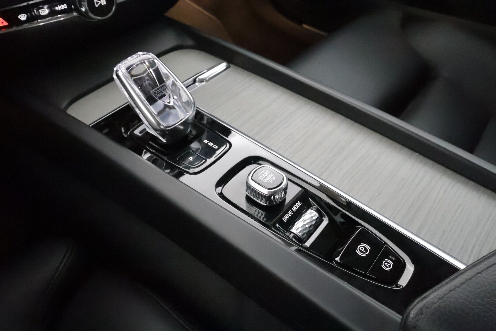 Volvo V60 2021 B3 MHEV Inscription aut - | ACC | Koukku | P.Kamera | Digimittaristo | Ratinlämmitys | LED | High Performance audio | Keyless | Apple&Android | Kahdet Renkaat |