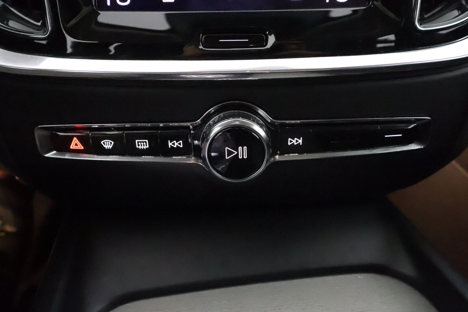 Volvo V60 2021 B3 MHEV Inscription aut - | ACC | Koukku | P.Kamera | Digimittaristo | Ratinlämmitys | LED | High Performance audio | Keyless | Apple&Android | Kahdet Renkaat |