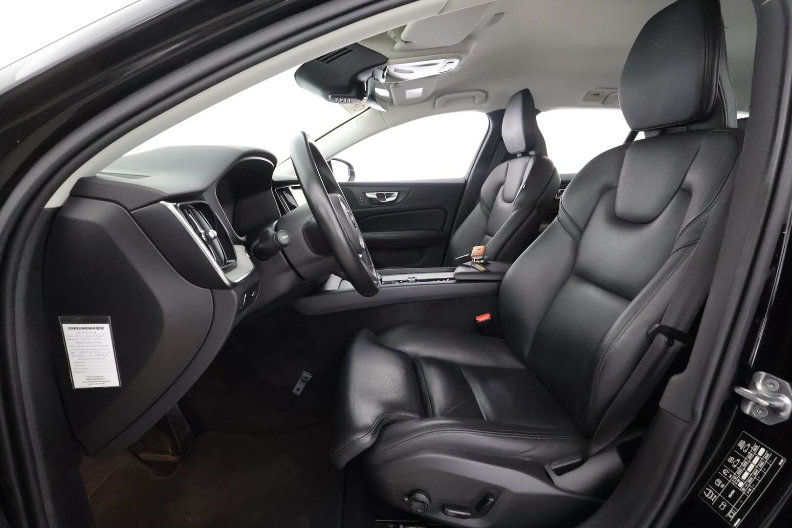 Volvo V60 2021 B3 MHEV Inscription aut - | ACC | Koukku | P.Kamera | Digimittaristo | Ratinlämmitys | LED | High Performance audio | Keyless | Apple&Android | Kahdet Renkaat |