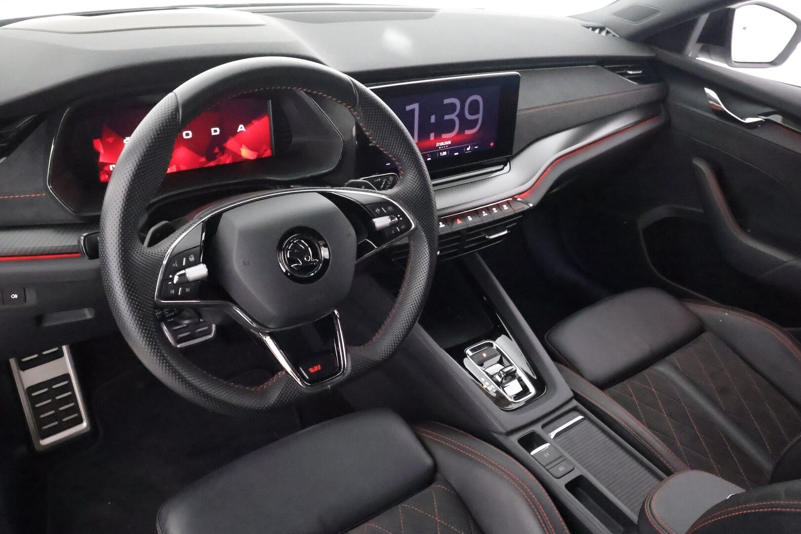 SKODA OCTAVIA 2023 Combi 1.4 TSI PHEV RS iV DSG Autom. - Canton | HUD | ACC | Matrix-LED | P.kamera | Hierovat Sporttipenkit Muistilla | Navi | Kaistavahti | Keyless | Merkkihuollot | Kahdet renkaat Skodan aluumiinivanteilla