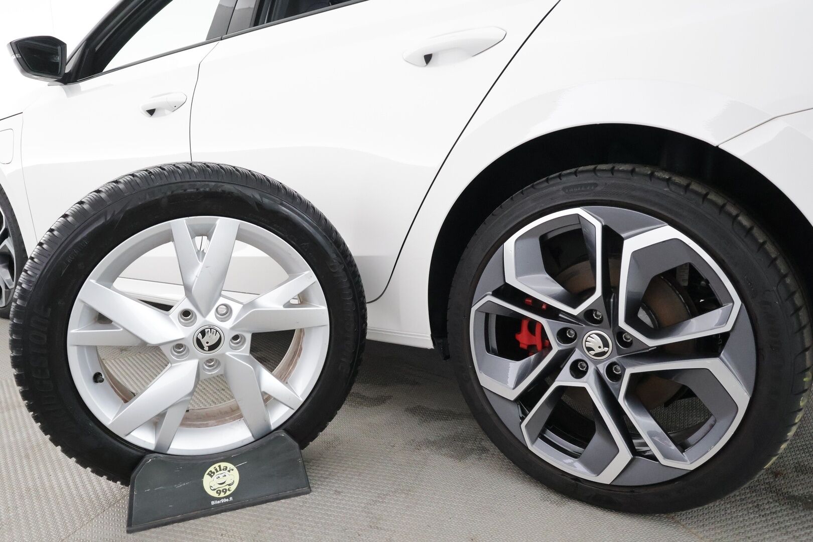 SKODA OCTAVIA 2023 Combi 1.4 TSI PHEV RS iV DSG Autom. - Canton | HUD | ACC | Matrix-LED | P.kamera | Hierovat Sporttipenkit Muistilla | Navi | Kaistavahti | Keyless | Merkkihuollot | Kahdet renkaat Skodan aluumiinivanteilla