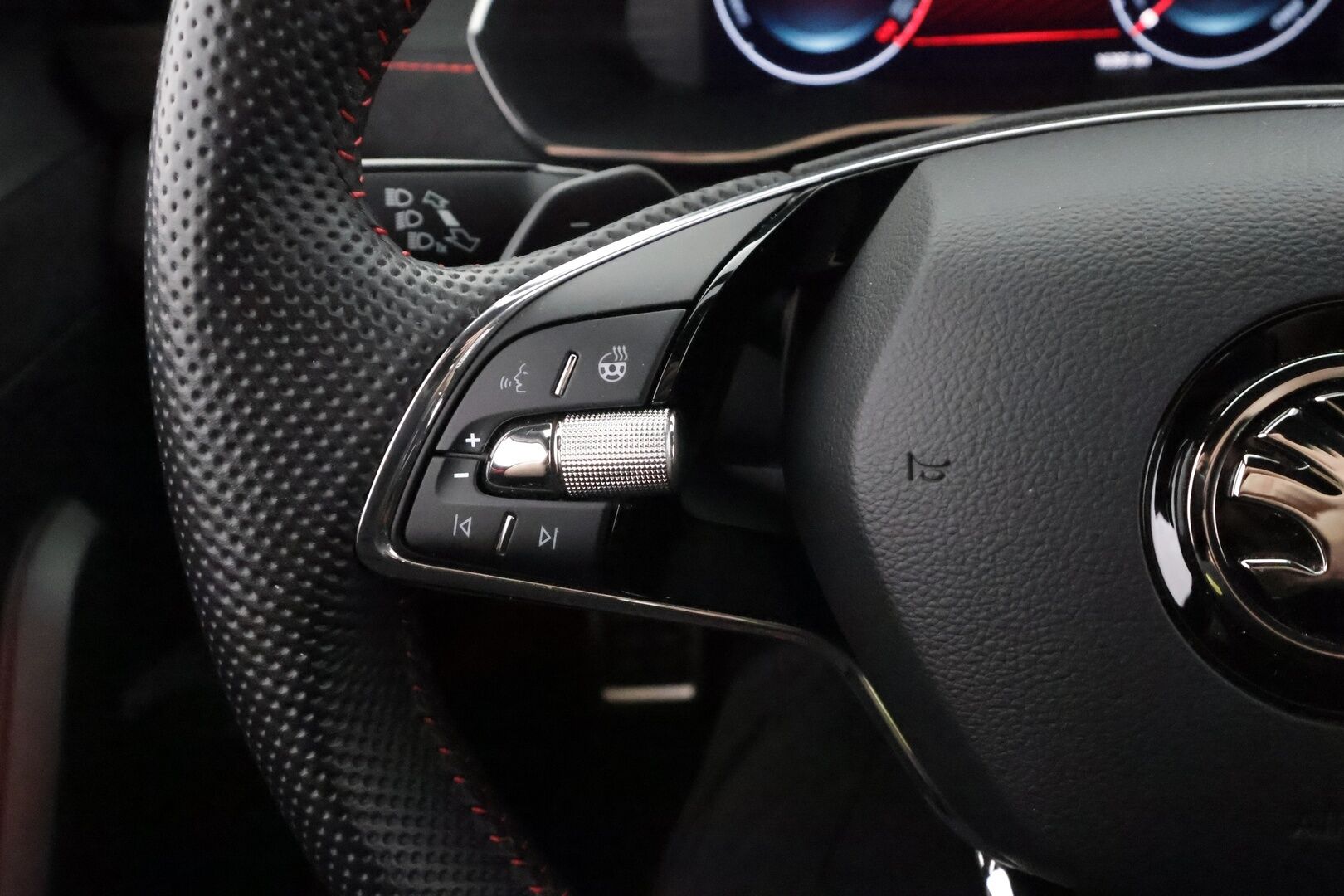 SKODA OCTAVIA 2023 Combi 1.4 TSI PHEV RS iV DSG Autom. - Canton | HUD | ACC | Matrix-LED | P.kamera | Hierovat Sporttipenkit Muistilla | Navi | Kaistavahti | Keyless | Merkkihuollot | Kahdet renkaat Skodan aluumiinivanteilla