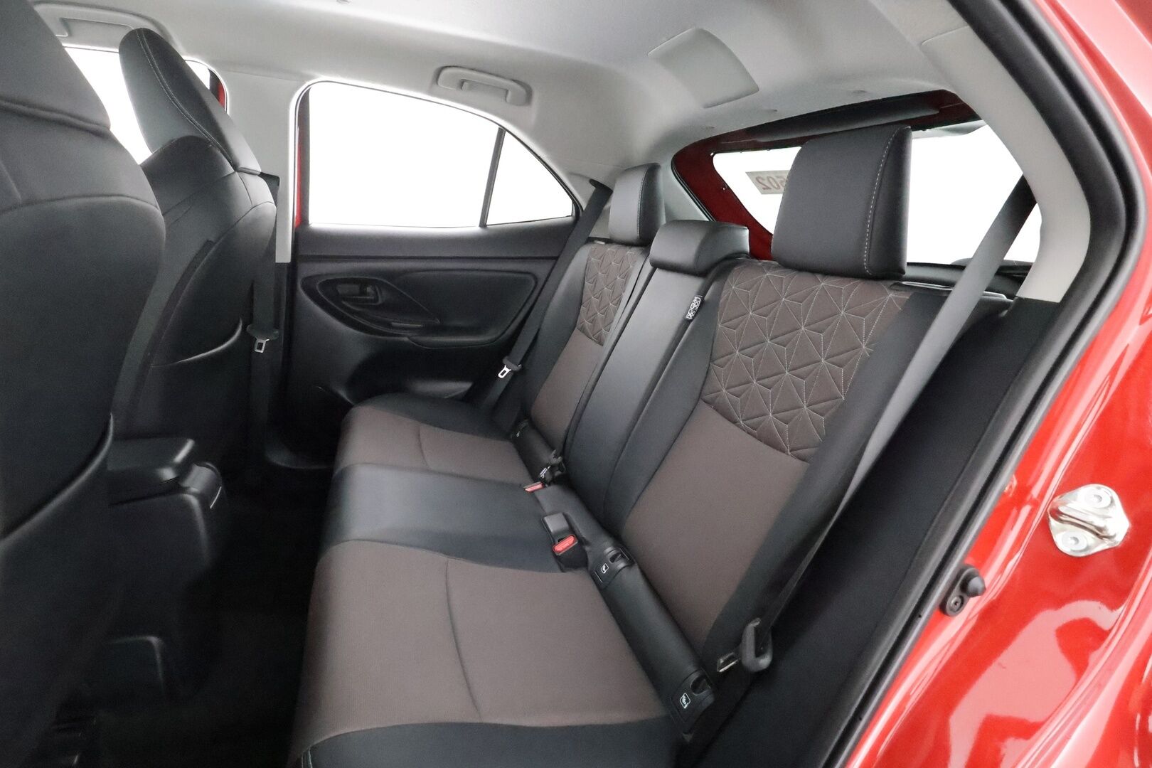 Toyota Yaris Cross 2024 1,5 Hybrid AWD-i Premium - | Koukku | ACC | P.Kamera | LED | Navi | Kaistavahti | Katveavustin | Apple&Android | Keyless | Merkkihuollot | 