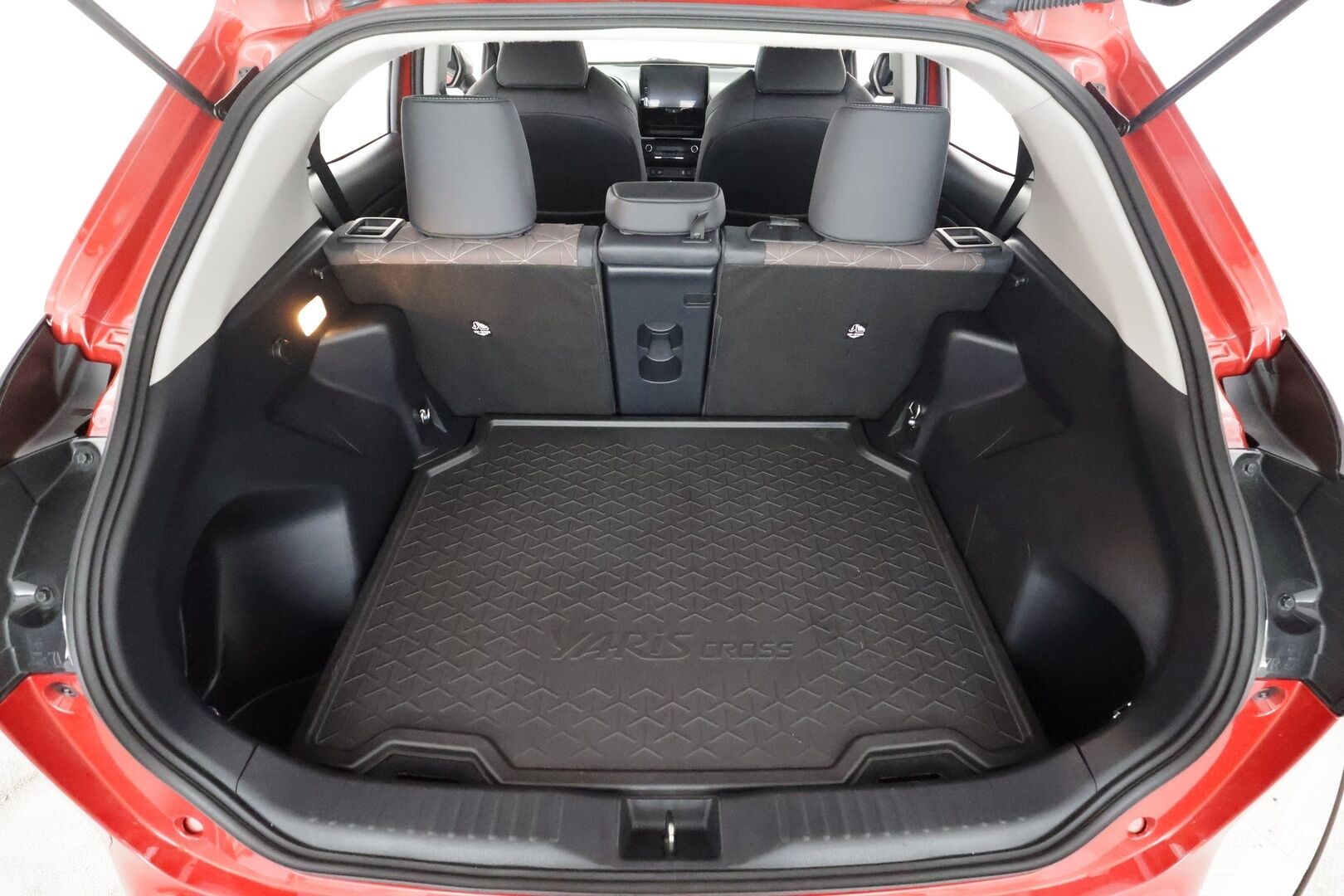 Toyota Yaris Cross 2024 1,5 Hybrid AWD-i Premium - | Koukku | ACC | P.Kamera | LED | Navi | Kaistavahti | Katveavustin | Apple&Android | Keyless | Merkkihuollot | 