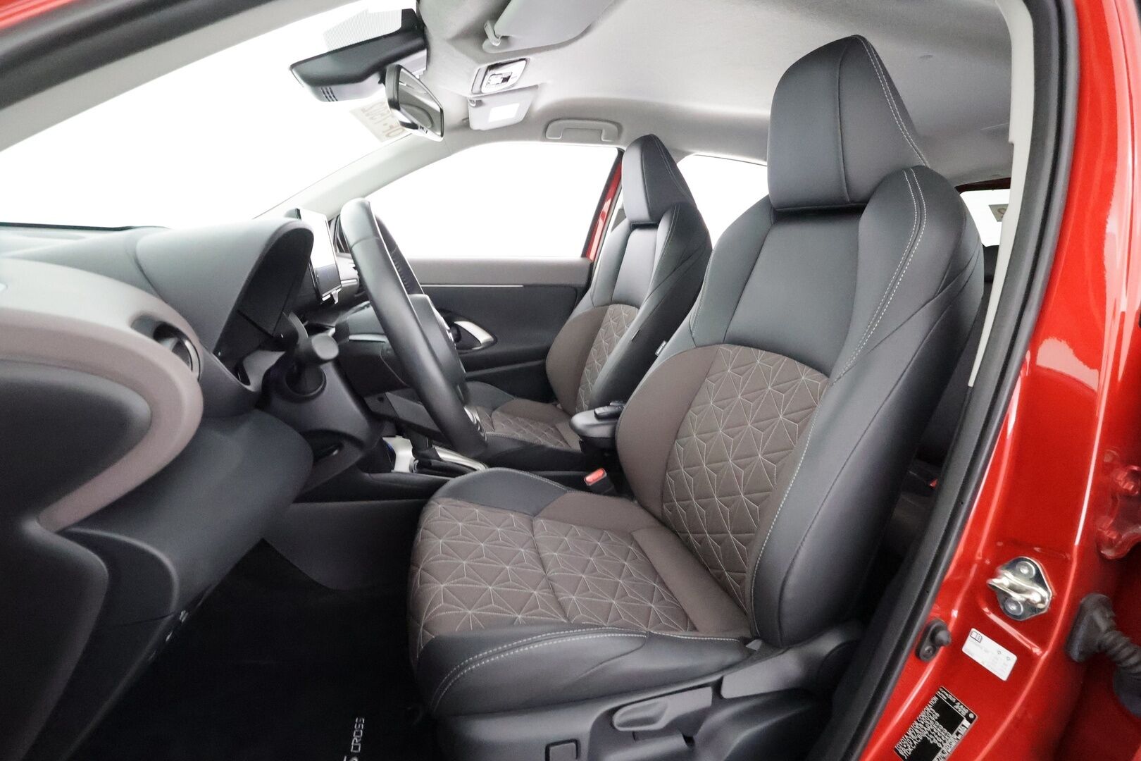 Toyota Yaris Cross 2024 1,5 Hybrid AWD-i Premium - | Koukku | ACC | P.Kamera | LED | Navi | Kaistavahti | Katveavustin | Apple&Android | Keyless | Merkkihuollot | 