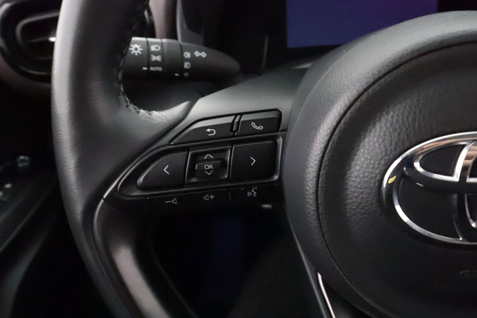 Toyota Yaris Cross 2024 1,5 Hybrid AWD-i Premium - | Koukku | ACC | P.Kamera | LED | Navi | Kaistavahti | Katveavustin | Apple&Android | Keyless | Merkkihuollot | 
