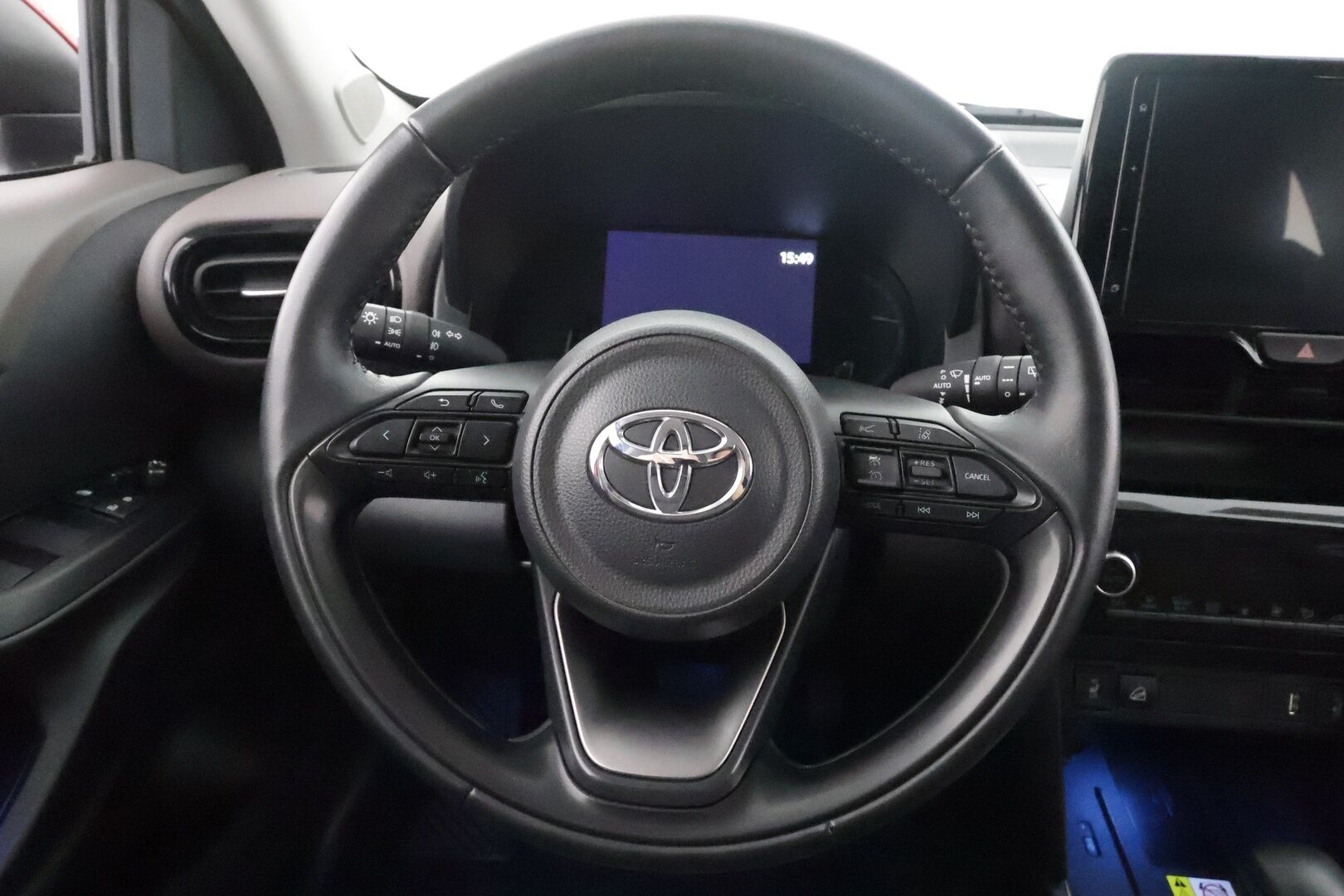 Toyota Yaris Cross 2024 1,5 Hybrid AWD-i Premium - | Koukku | ACC | P.Kamera | LED | Navi | Kaistavahti | Katveavustin | Apple&Android | Keyless | Merkkihuollot | 