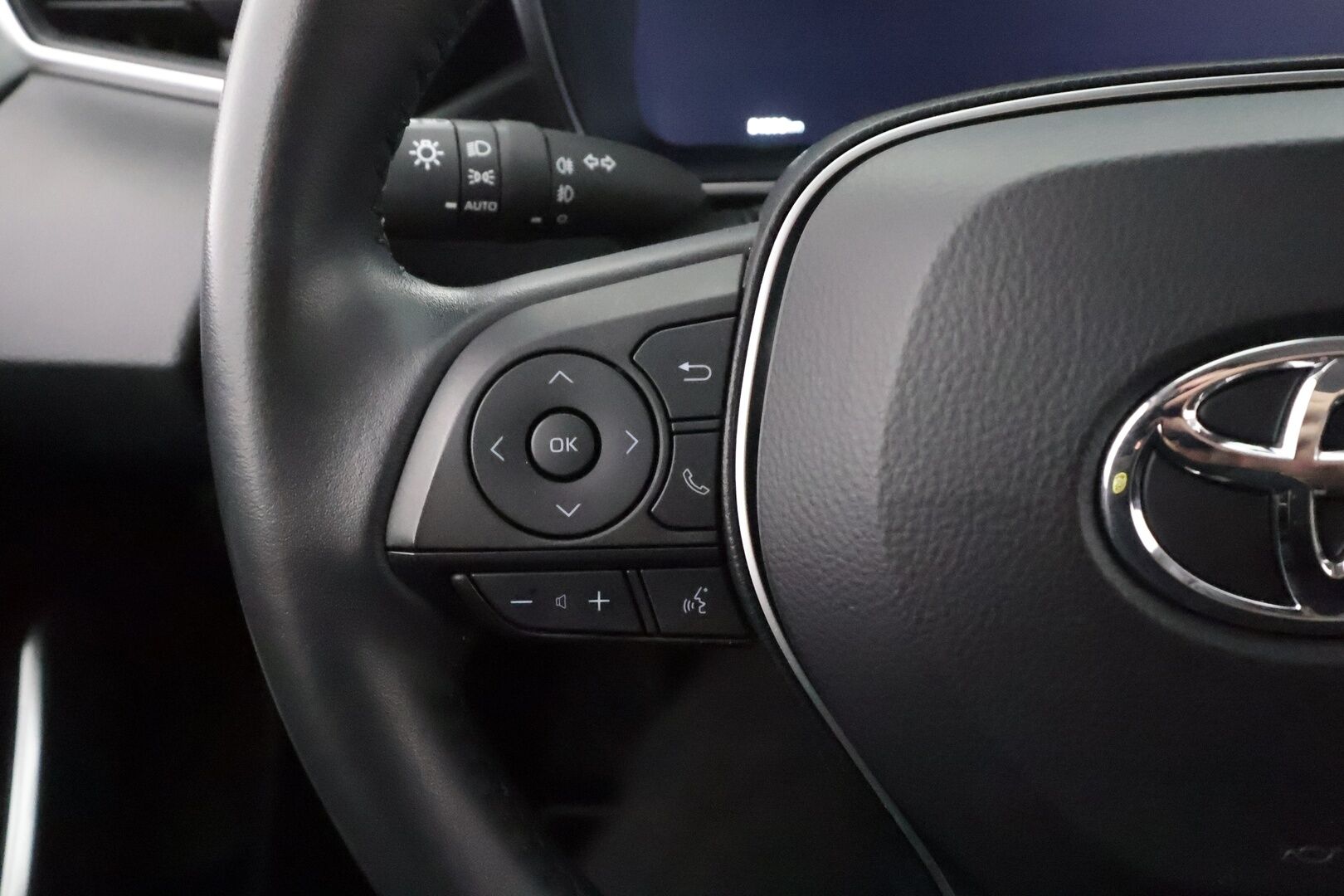 TOYOTA COROLLA 2024 Sedan 1,8 Hybrid Launch Edition - | ACC | LED | P.Kamera | Digimittaristo | PDA | Apple&Android | Kaistavahti | Keyless | Merkkihuollot |