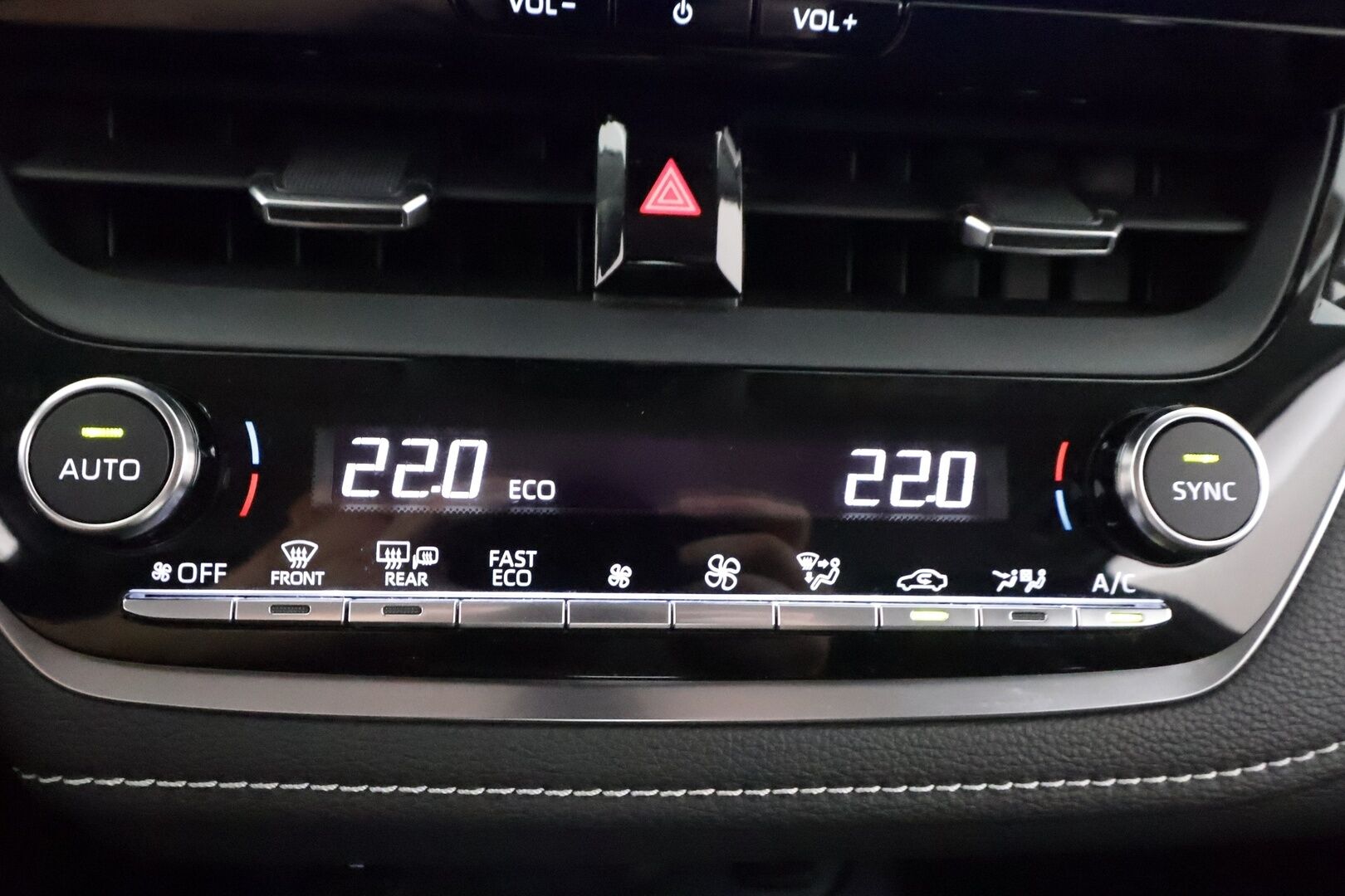 TOYOTA COROLLA 2024 Sedan 1,8 Hybrid Launch Edition - | ACC | LED | P.Kamera | Digimittaristo | PDA | Apple&Android | Kaistavahti | Keyless | Merkkihuollot |