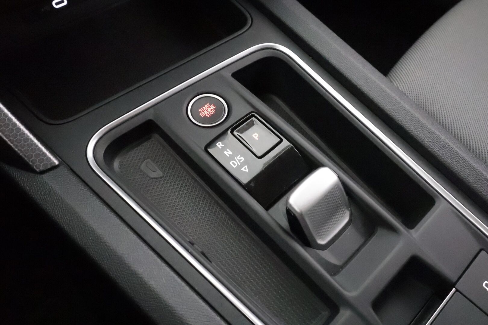 Seat Leon Sportstourer 2025 1.5 eTSI 116 Style DSG - | Vakkari | Pa-Lisälämmitin | Koukku | P.tutkat | LED | Digimittaristo | Ratinlämmitys | Navi | Apple&Android | Kahdet Renkaat |