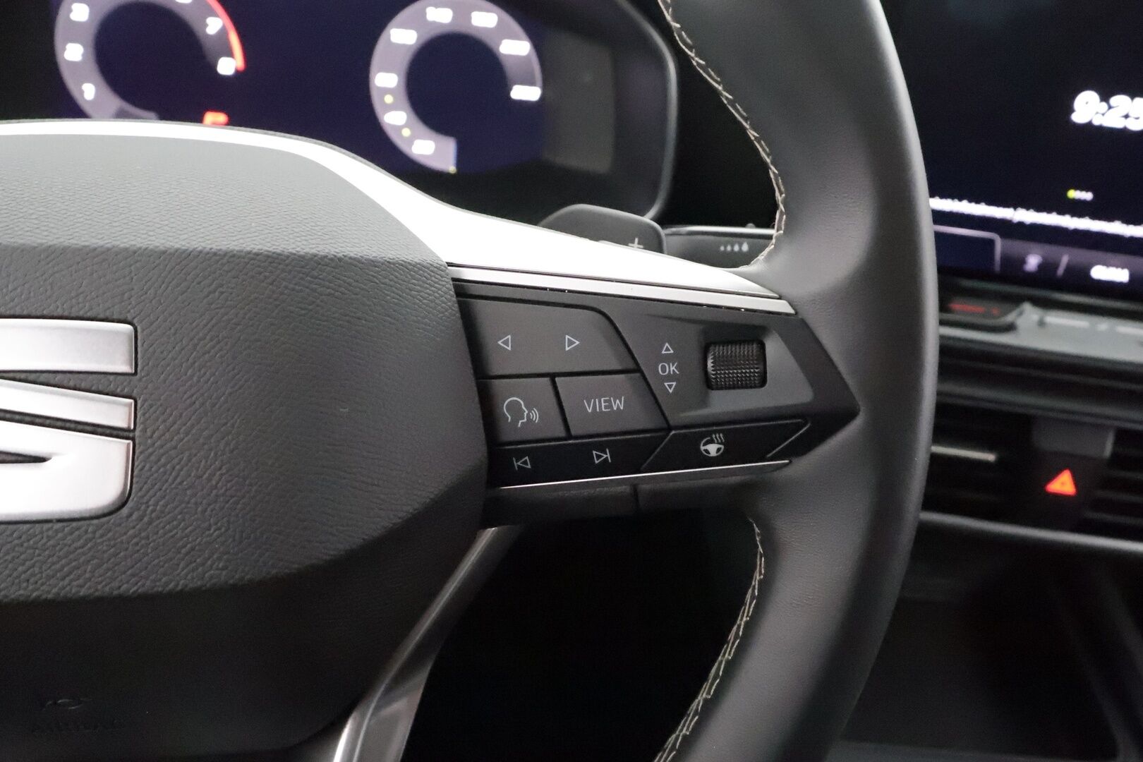 Seat Leon Sportstourer 2025 1.5 eTSI 116 Style DSG - | Vakkari | Pa-Lisälämmitin | Koukku | P.tutkat | LED | Digimittaristo | Ratinlämmitys | Navi | Apple&Android | Kahdet Renkaat |