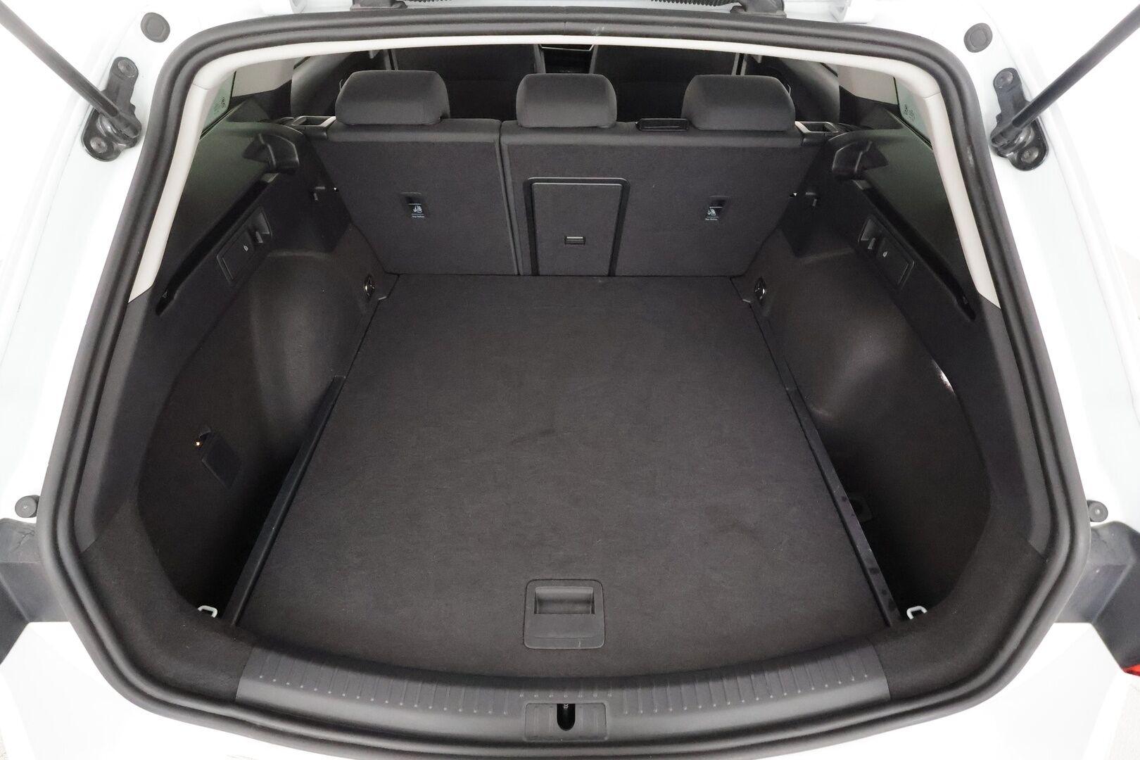 Seat Leon Sportstourer 2025 1.5 eTSI 116 Style DSG - | Vakkari | Pa-Lisälämmitin | Koukku | P.tutkat | LED | Digimittaristo | Ratinlämmitys | Navi | Apple&Android | Kahdet Renkaat |