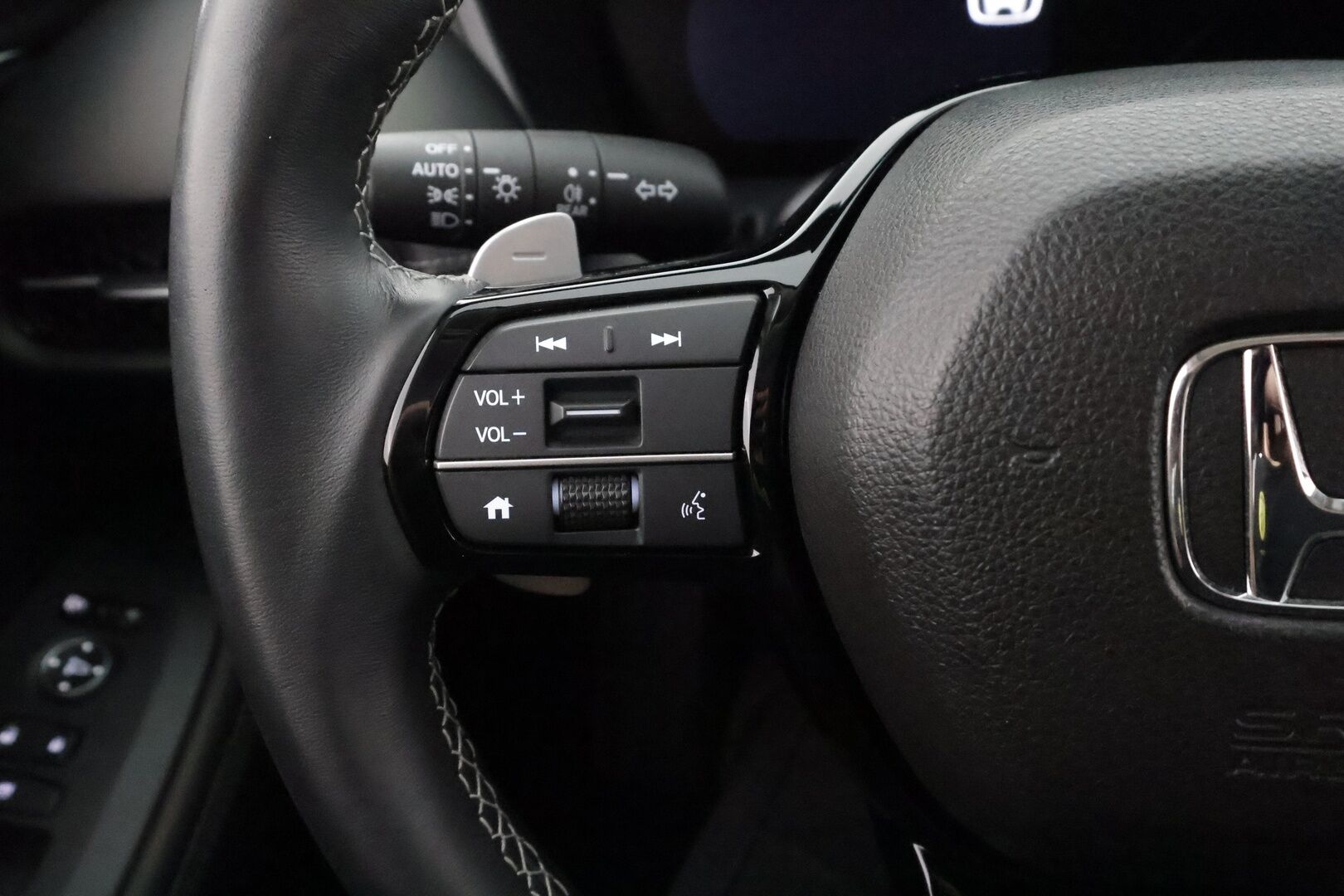 HONDA ZR-V 2025 e:HEV 2.0 i-MMD Sport Black Emblem - | ACC | Koukku | Sähköpenkit | Puolinahat | Lane Assist | BSM | P.kamera | Apple & Android | Sähk. takaluukku | LED | Merkkihuollot | 
