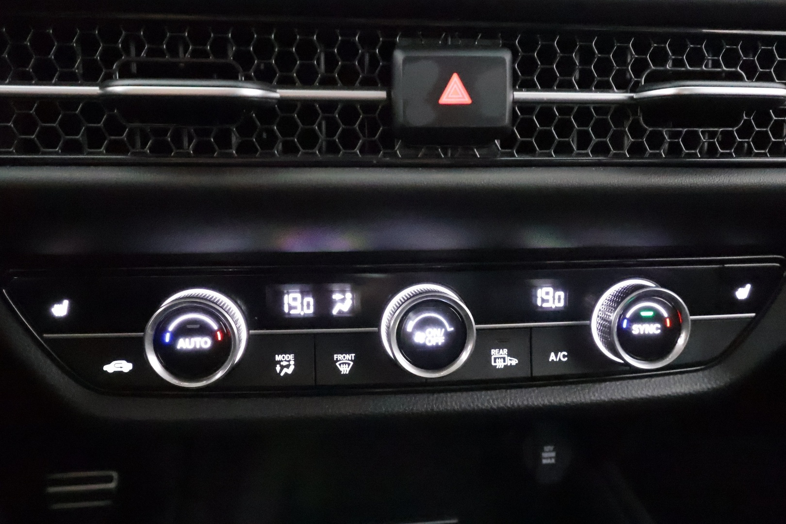 HONDA ZR-V 2025 e:HEV 2.0 i-MMD Sport Black Emblem - | ACC | Koukku | Sähköpenkit | Puolinahat | Lane Assist | BSM | P.kamera | Apple & Android | Sähk. takaluukku | LED | Merkkihuollot | 