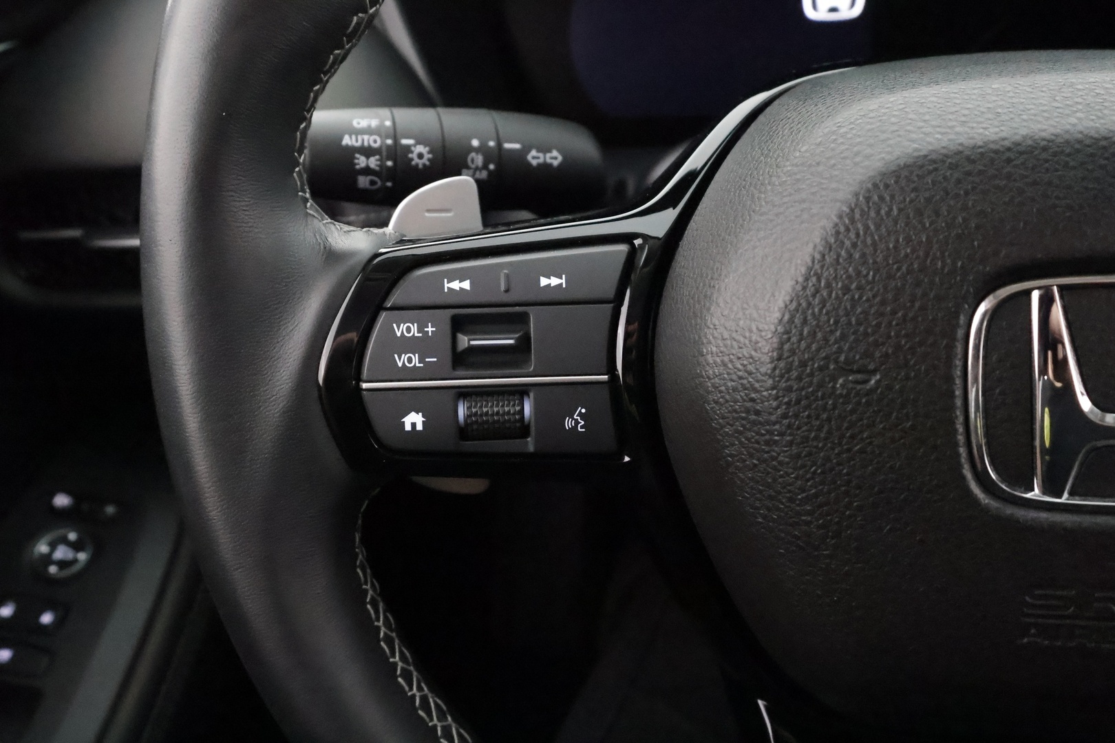 HONDA ZR-V 2025 e:HEV 2.0 i-MMD Sport Black Emblem - | ACC | Koukku | Sähköpenkit | Puolinahat | Lane Assist | BSM | P.kamera | Apple & Android | Sähk. takaluukku | LED | Merkkihuollot | 