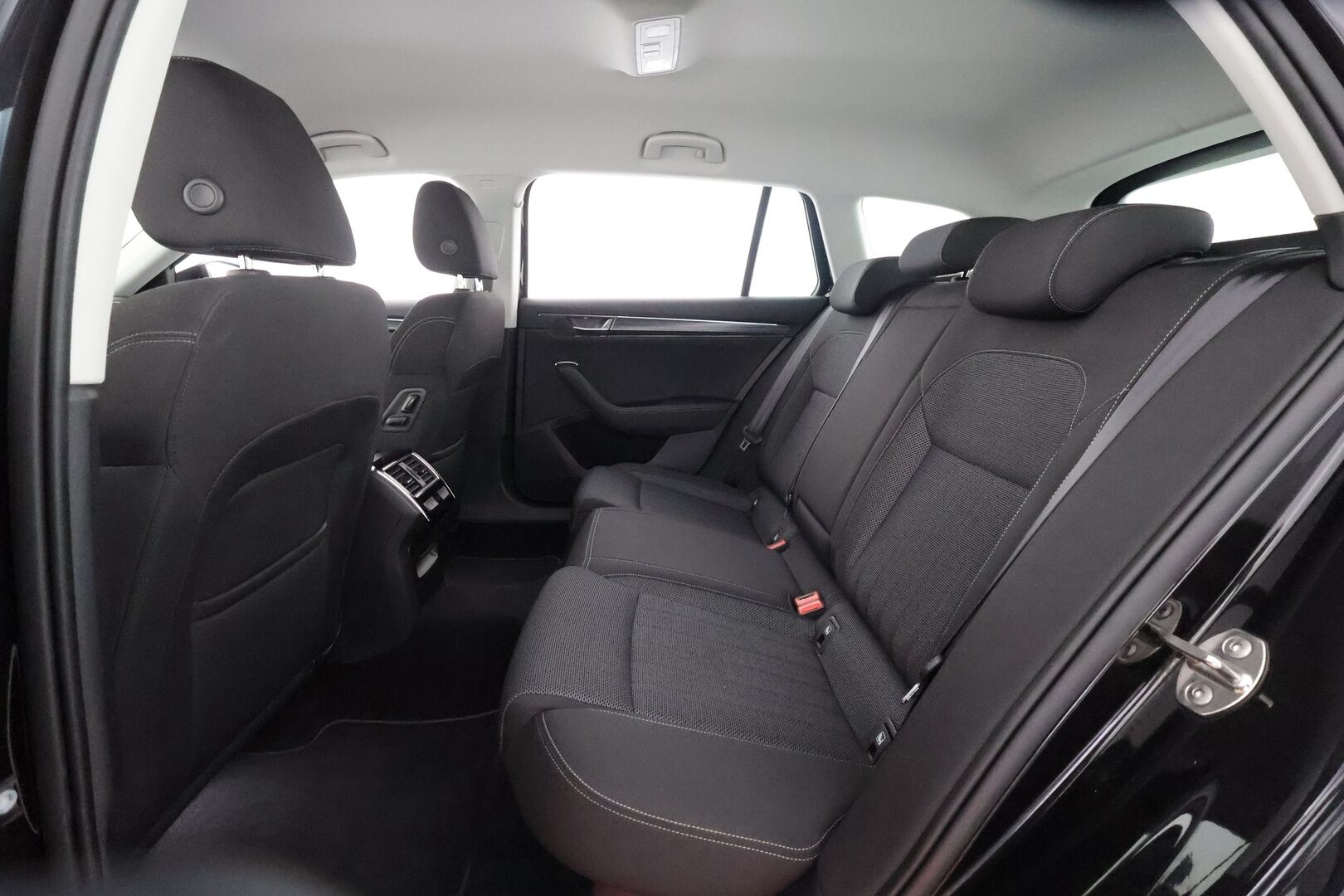 Skoda Superb 2021 Combi 1.4 TSI PHEV Style iV DSG Autom. - | ACC | Koukku | P.tutkat | Canton | LED | Muistipenkit | Digimittaristo | Keyless | Apple&Android | Merkkihuollettu | 