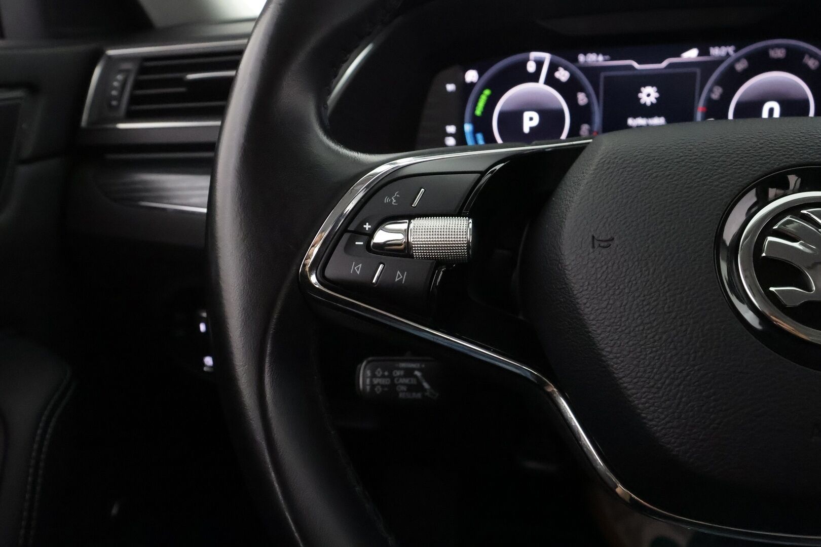 Skoda Superb 2021 Combi 1.4 TSI PHEV Style iV DSG Autom. - | ACC | Koukku | P.tutkat | Canton | LED | Muistipenkit | Digimittaristo | Keyless | Apple&Android | Merkkihuollettu | 
