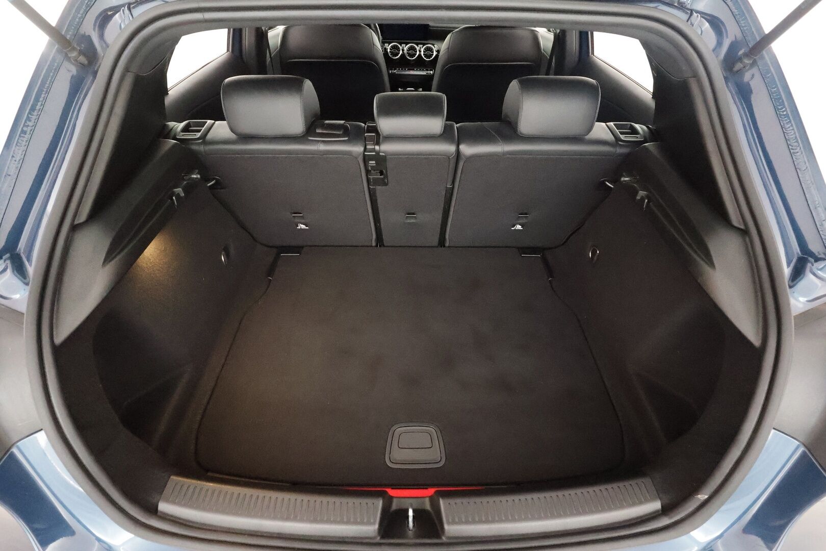 Mercedes-Benz A 2022 180 A Business - | Vakkari | Widescreen | High Performance LED | Nahat | P.Kamera | Navi | Keyless | Apple&Android | 